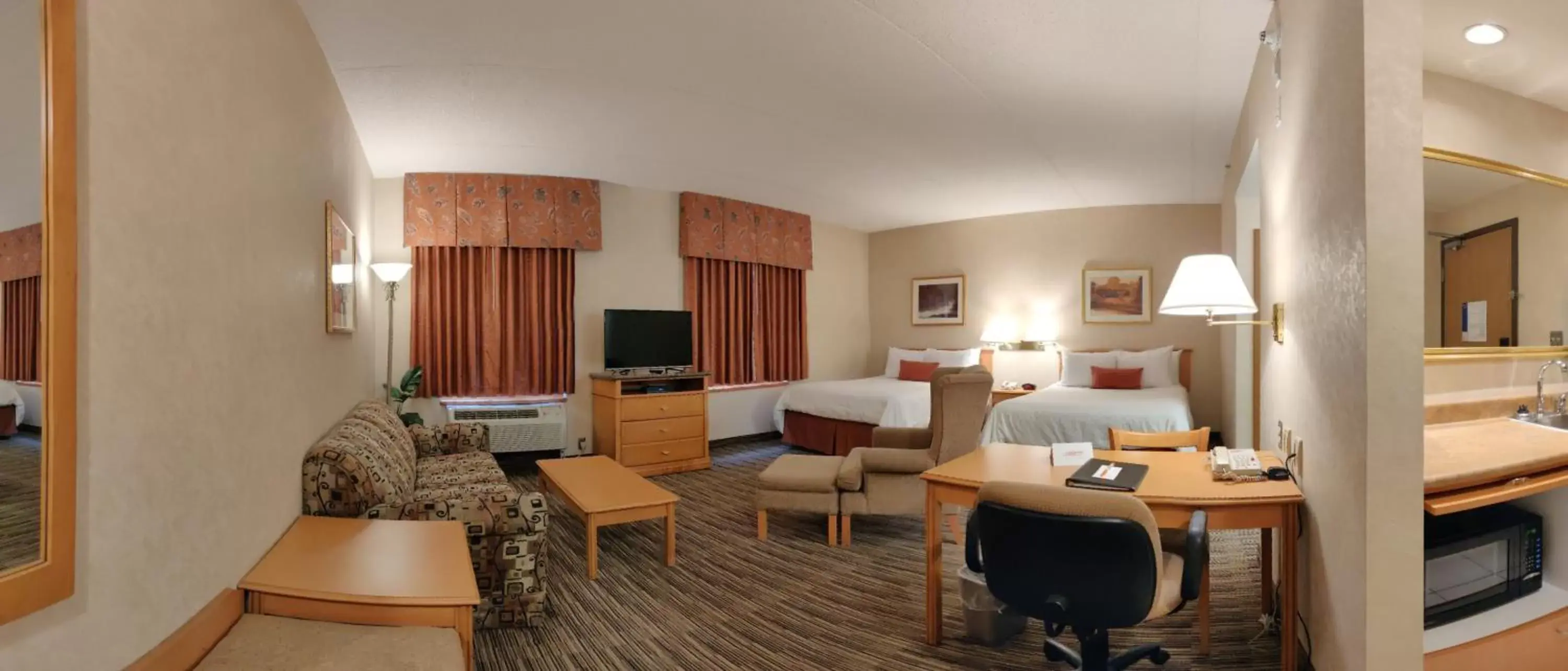 Queen Suite in Humphry Inn and Suites Queen Suite in Humphry Inn and Suites