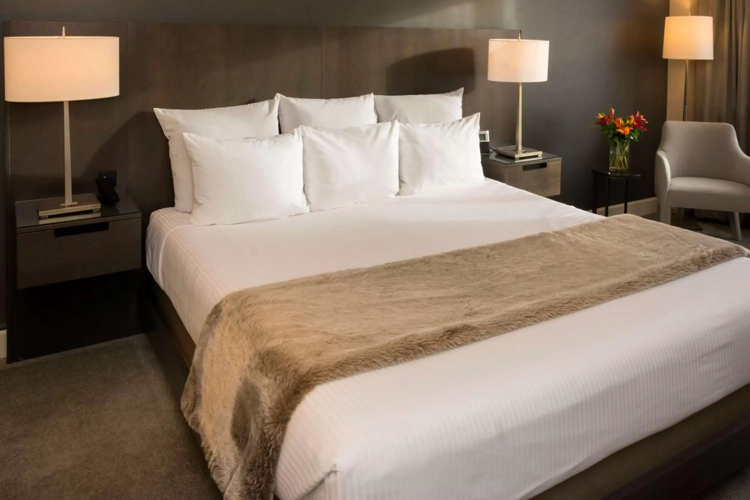 Junior King Suite - Disability Access with Roll-In Shower/Non-Smoking in The Benson Portland, Curio Collection by Hilton Junior King Suite - Disability Access with Roll-In Shower/Non-Smoking in The Benson Portland, Curio Collection by Hilton