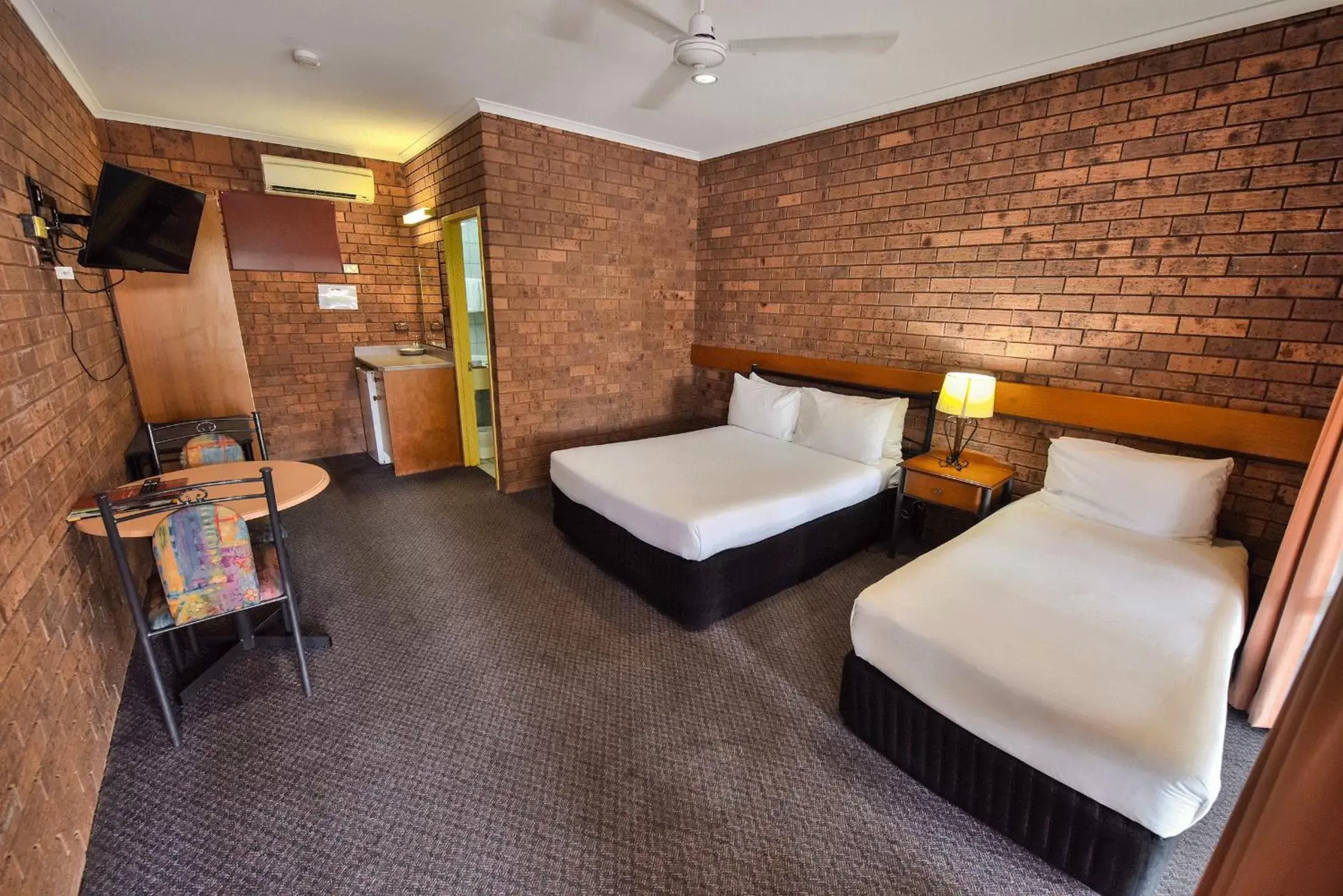 Standard Double or Twin Room in Knotts Crossing Resort Standard Double or Twin Room in Knotts Crossing Resort