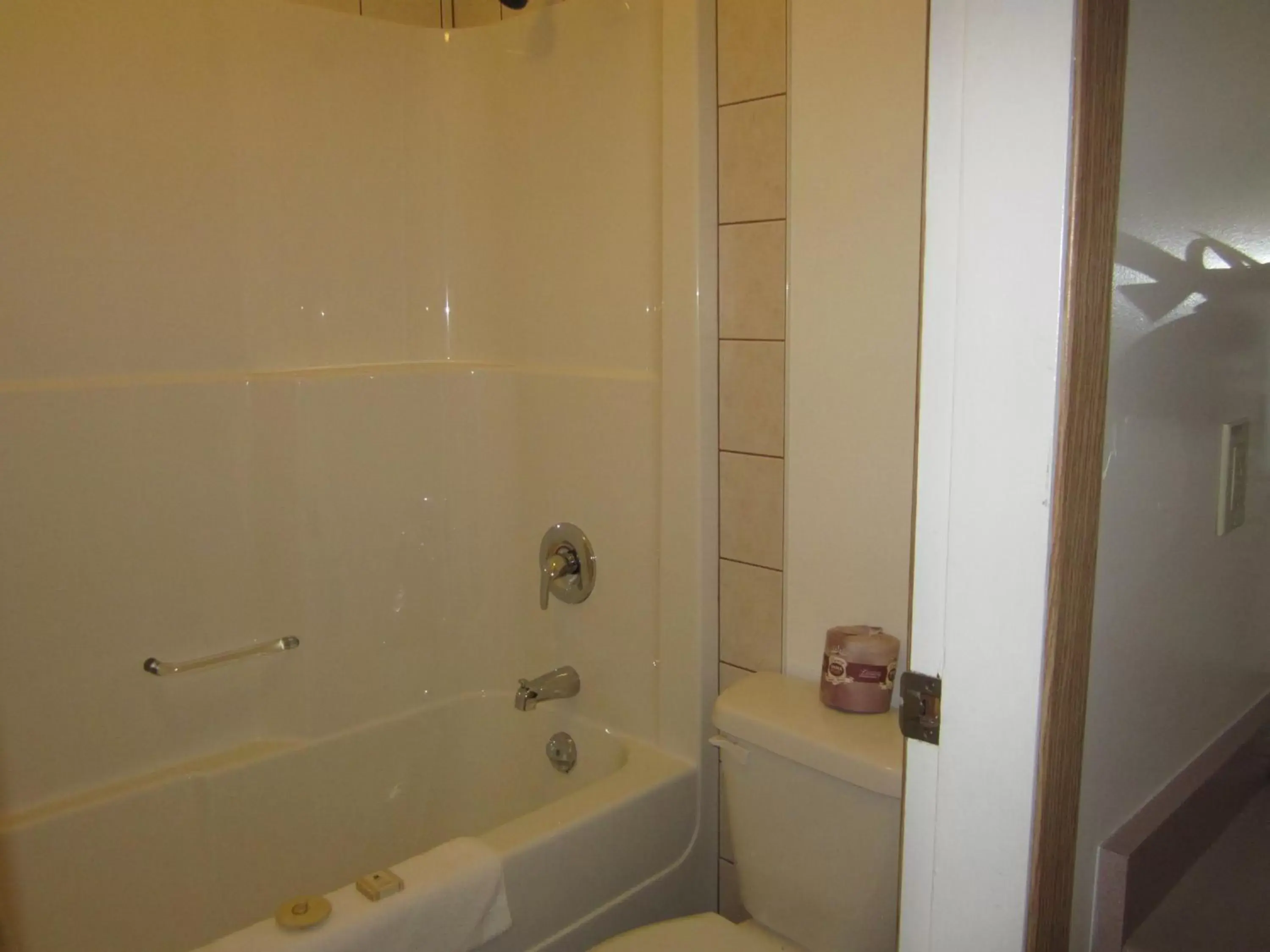 Queen Room in Chalet Inn Queen Room in Chalet Inn