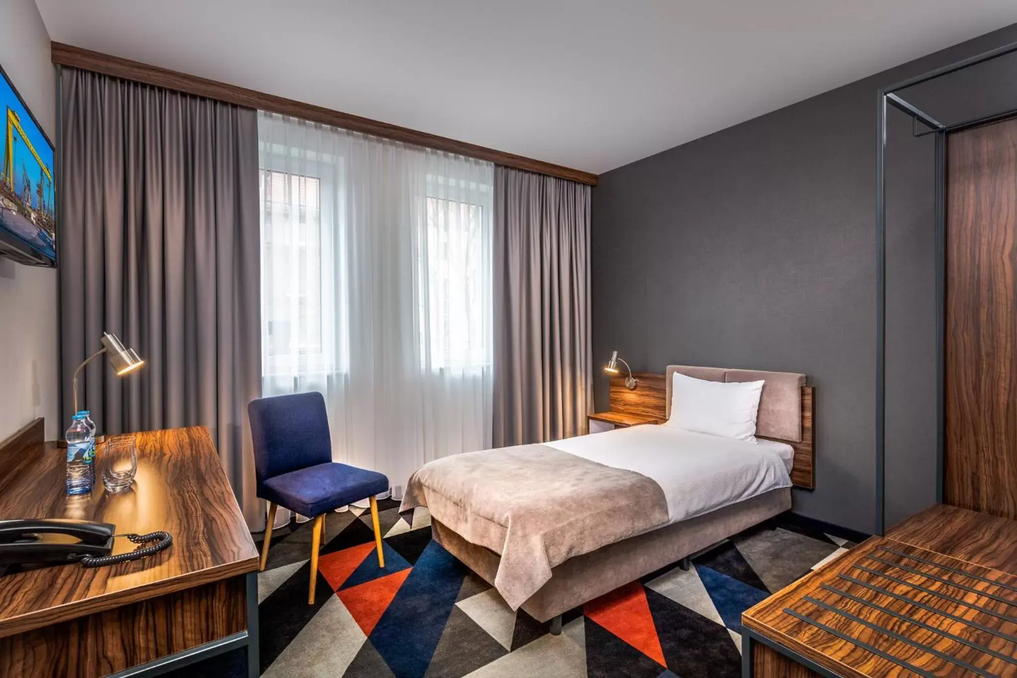 Single Room with Bathroom in Vulcan Hotel Single Room with Bathroom in Vulcan Hotel