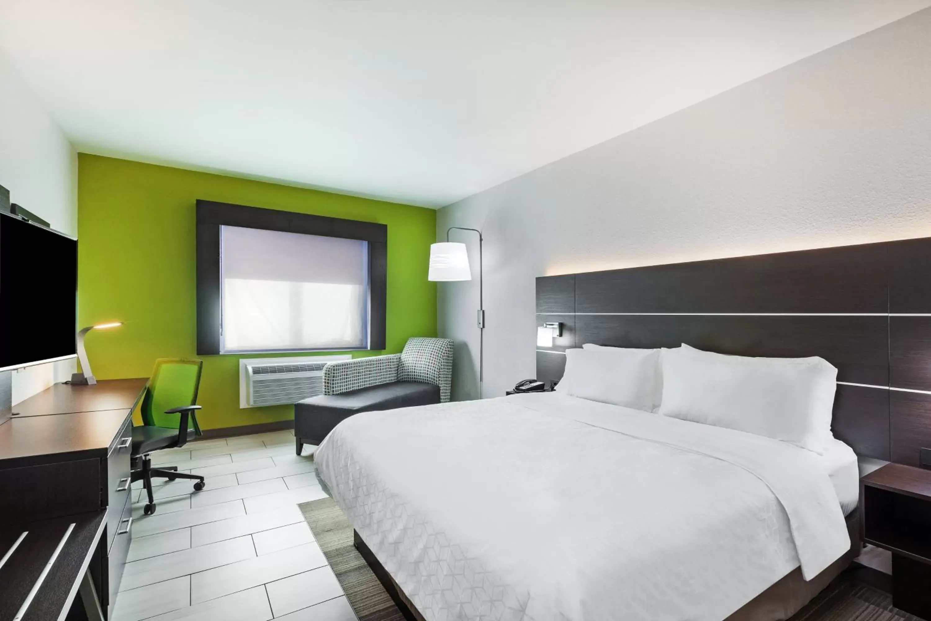 Standard King Room with Roll-in Shower - Mobility Accessible in Holiday Inn Express Port Lavaca by IHG Standard King Room with Roll-in Shower - Mobility Accessible in Holiday Inn Express Port Lavaca by IHG