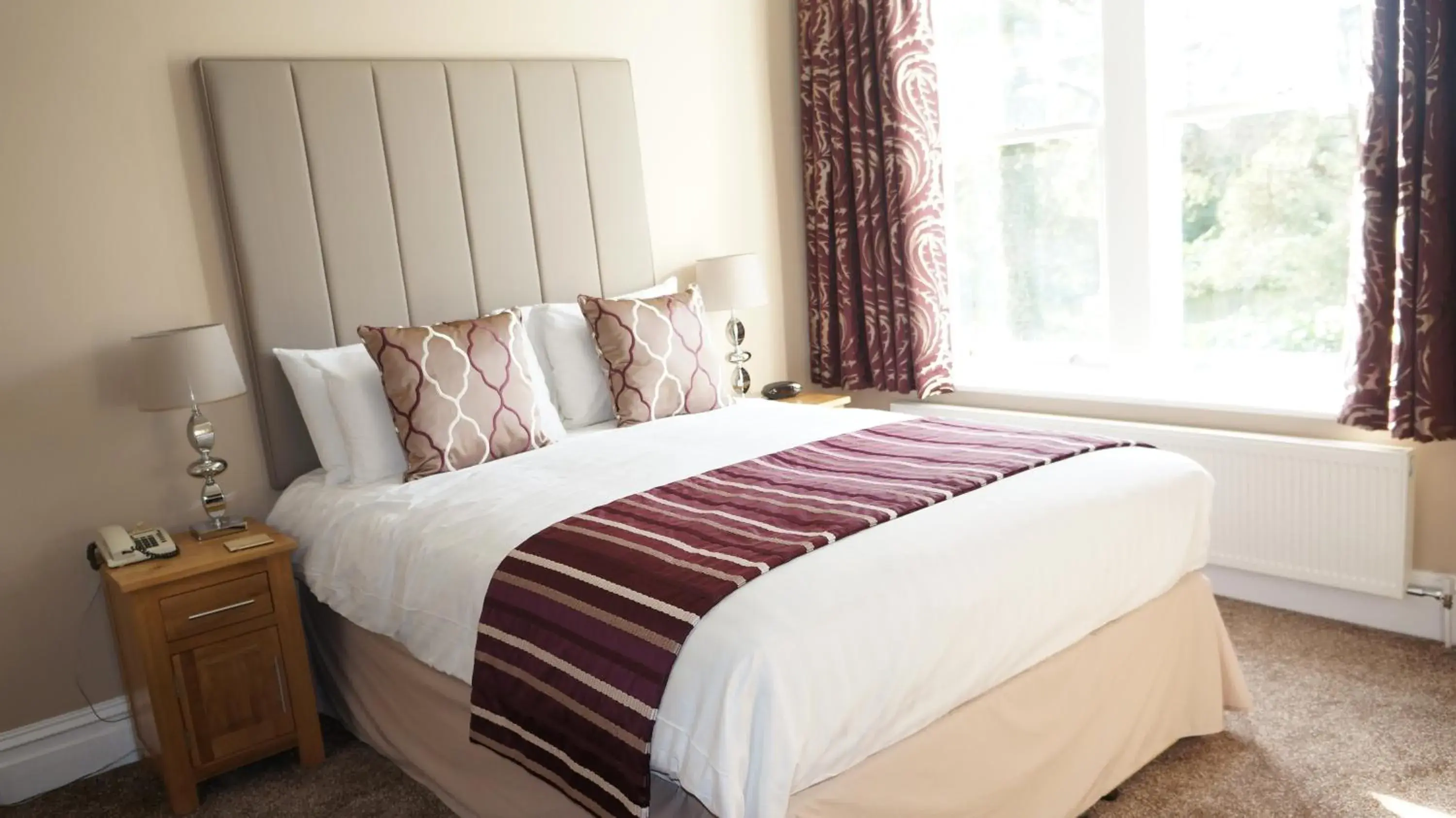 Premium Double Room in The Lawn Guest House Gatwick Premium Double Room in The Lawn Guest House Gatwick