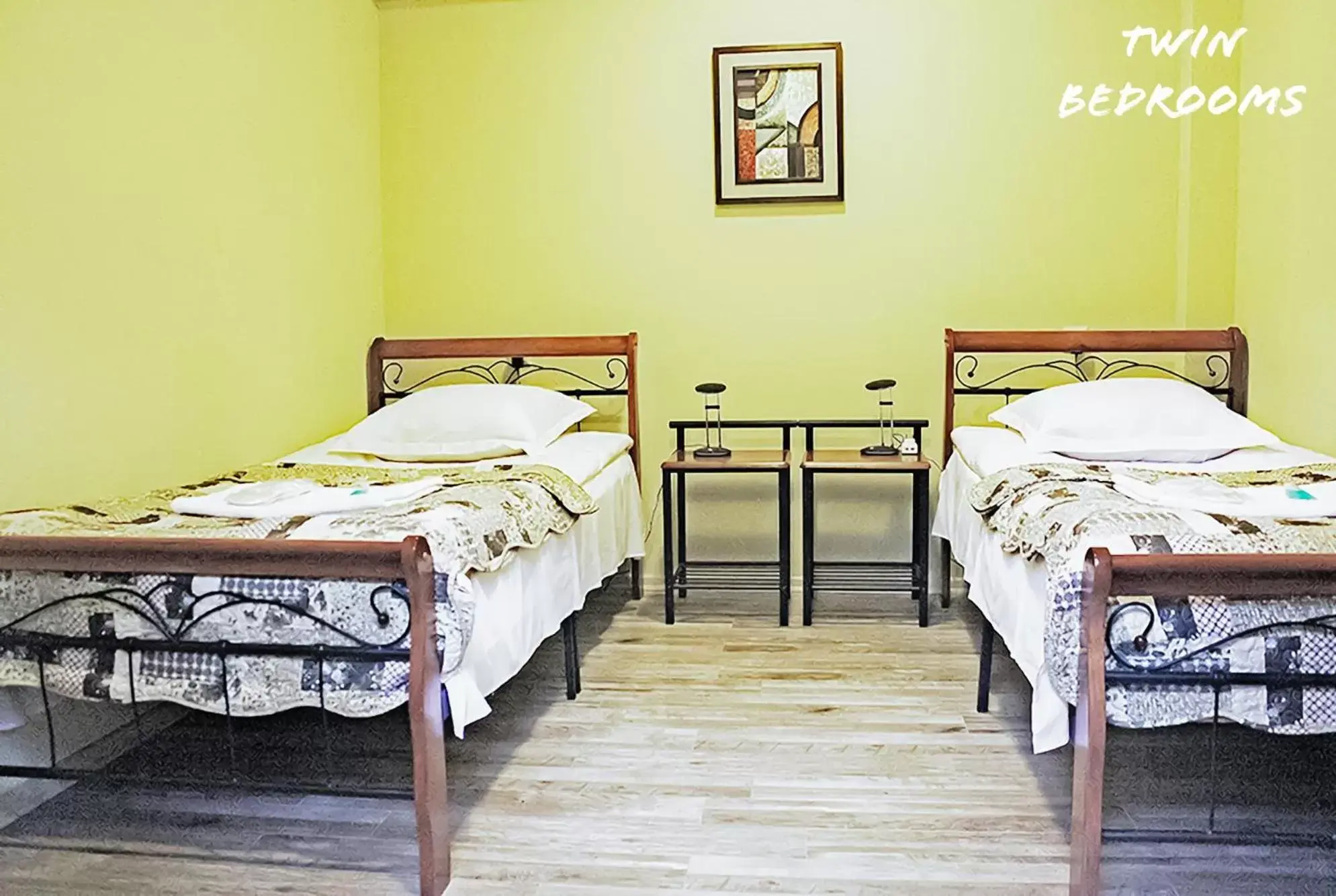 Twin Room with Shared Bathroom in Red Fox Guesthouse Twin Room with Shared Bathroom in Red Fox Guesthouse