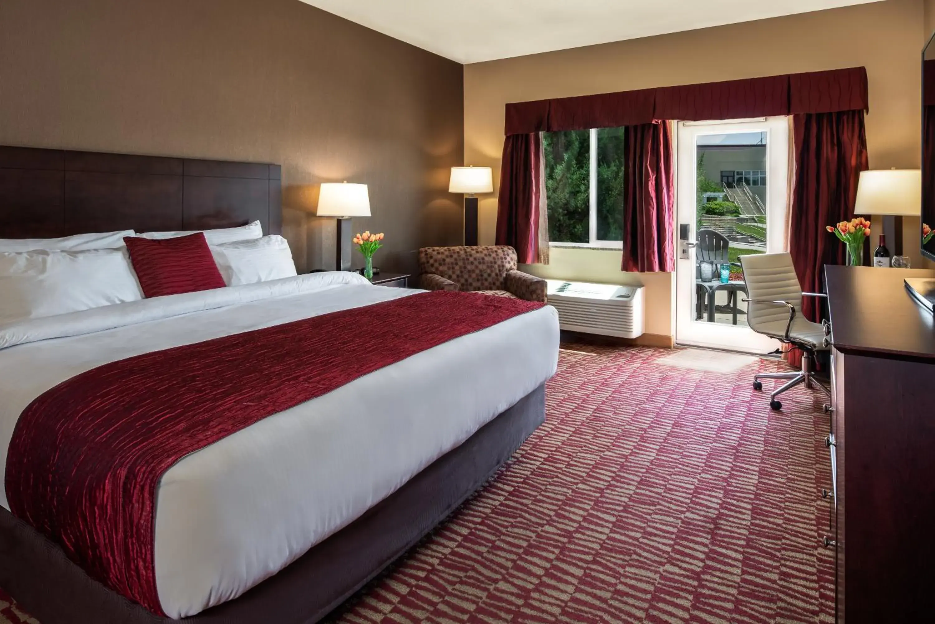 Executive King Nonsmoking in Lakeside Hotel Casino Executive King Nonsmoking in Lakeside Hotel Casino