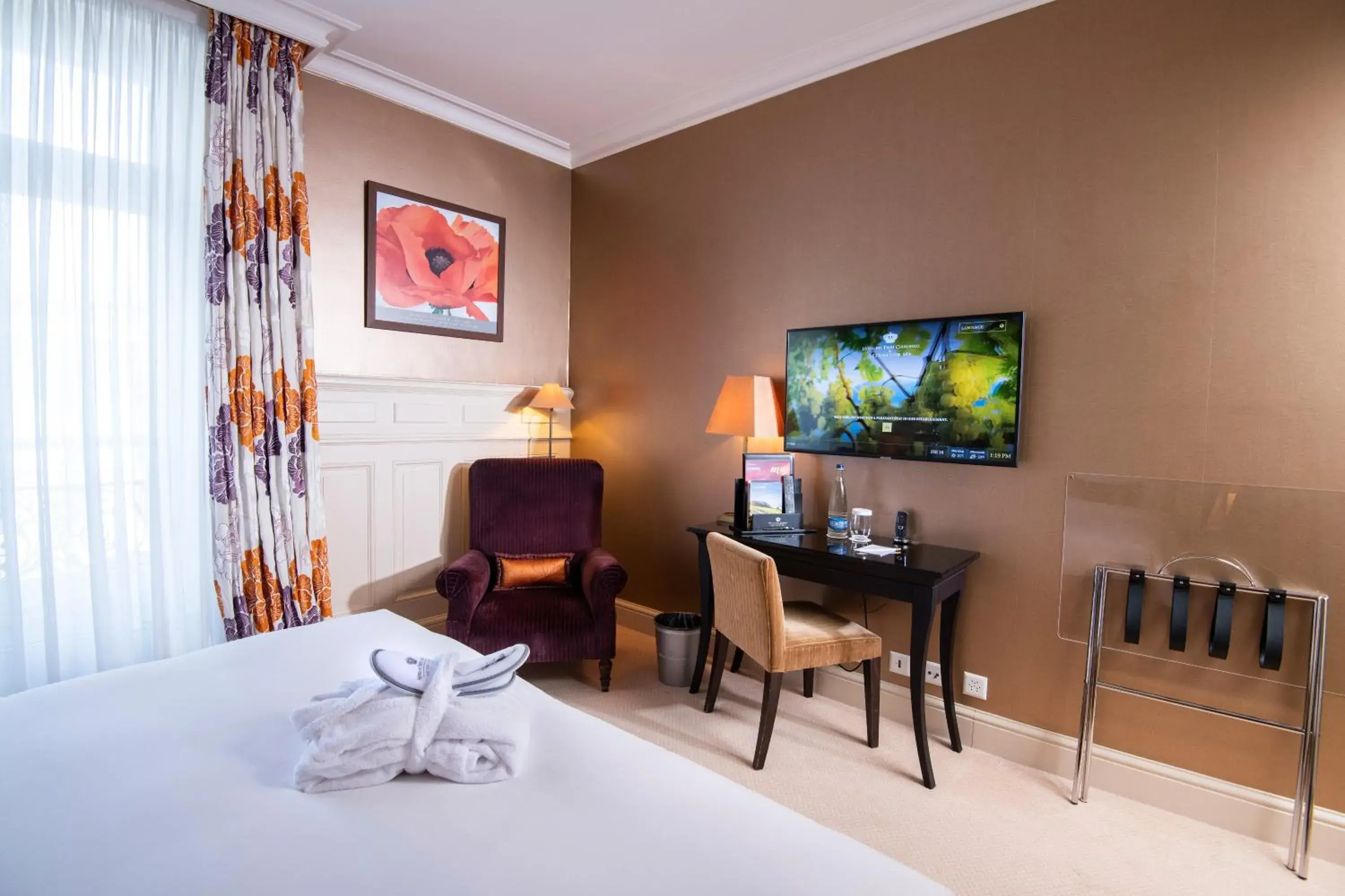 Single Room in Hôtel Des Trois Couronnes & Spa - The Leading Hotels of the World Single Room in Hôtel Des Trois Couronnes & Spa - The Leading Hotels of the World