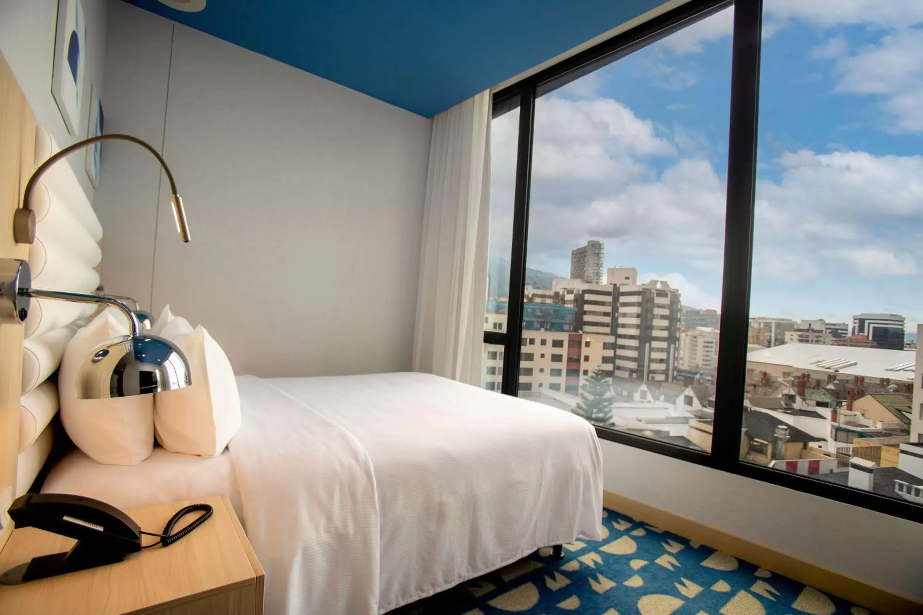 Queen Room with Roll-In Shower - Mobility Accessible/Non-Smoking in Hampton By Hilton Quito La Carolina Park Queen Room with Roll-In Shower - Mobility Accessible/Non-Smoking in Hampton By Hilton Quito La Carolina Park