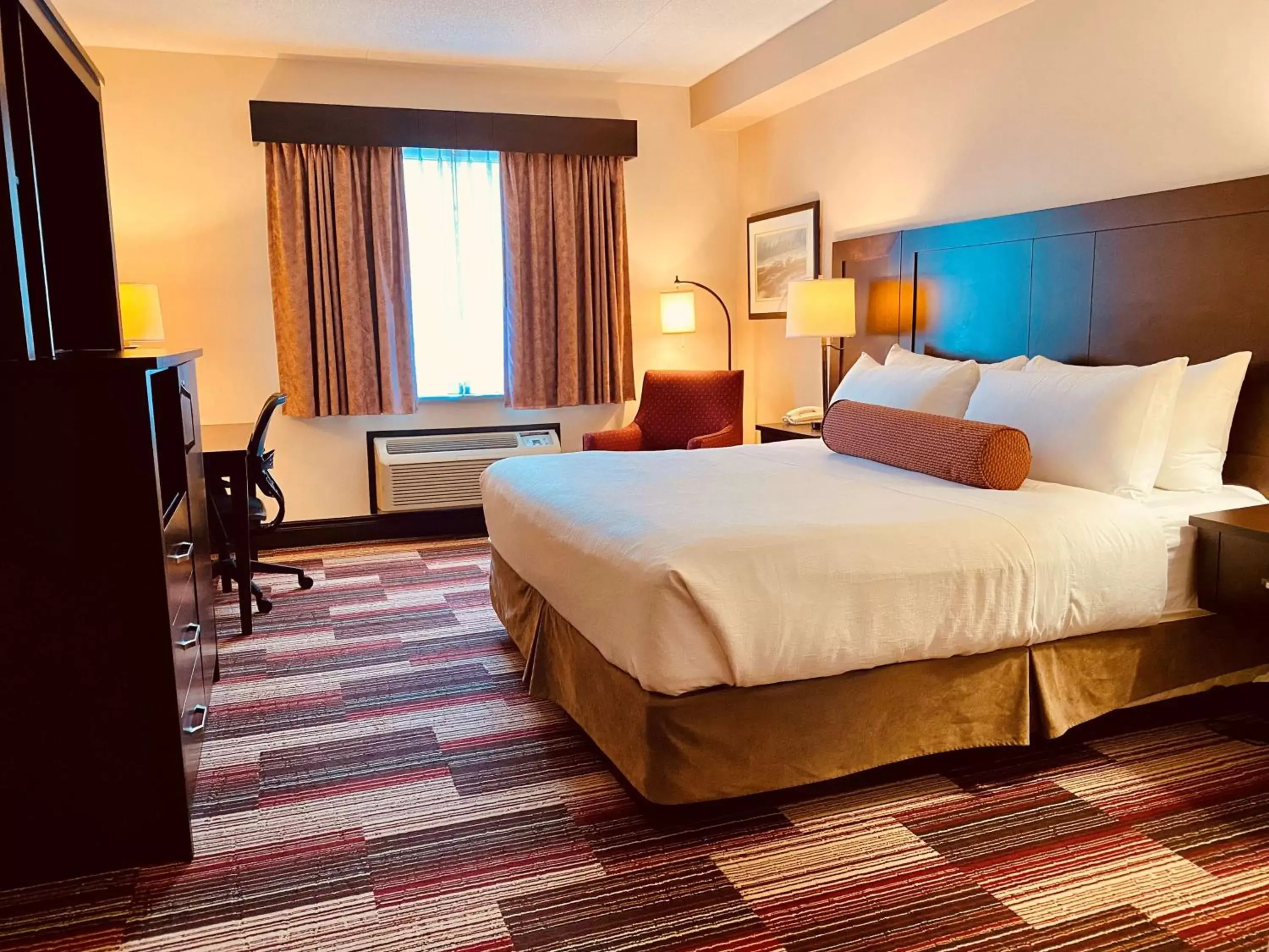 Queen Room with Bath Tub - Mobility Accessible in Best Western Plus Stoneridge Inn & Conference Centre London Ontario Queen Room with Bath Tub - Mobility Accessible in Best Western Plus Stoneridge Inn & Conference Centre London Ontario