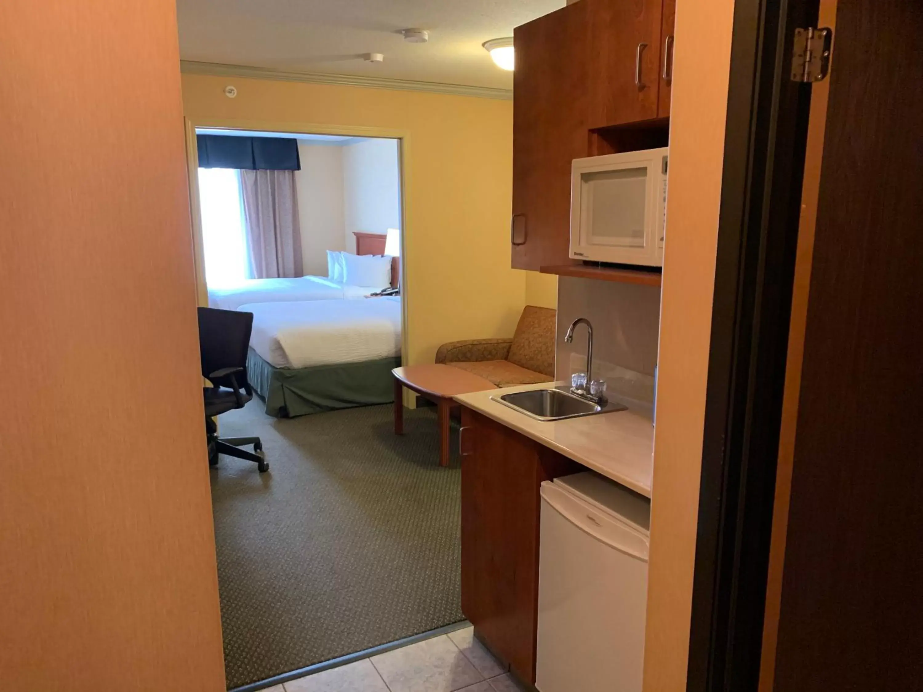 Queen Suite in Merit Hotel & Suites Queen Suite in Merit Hotel & Suites