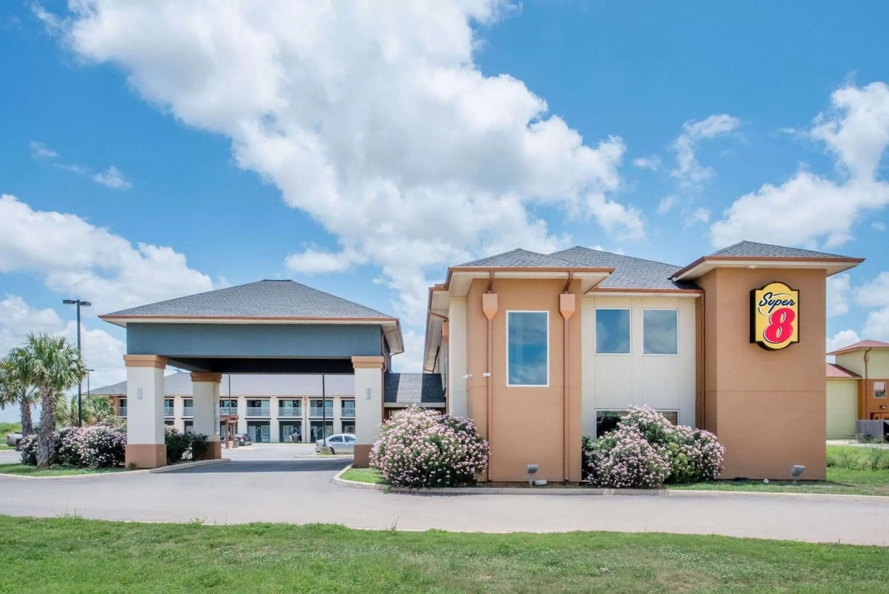 Super 8 by Wyndham Dilley TX Super 8 by Wyndham Dilley TX