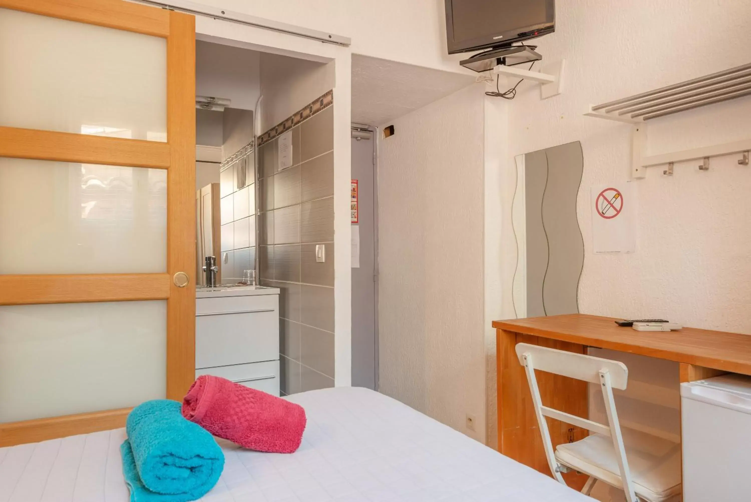 Standard Double Room in Escale Au Soleil Hôtel et Appart Standard Double Room in Escale Au Soleil Hôtel et Appart