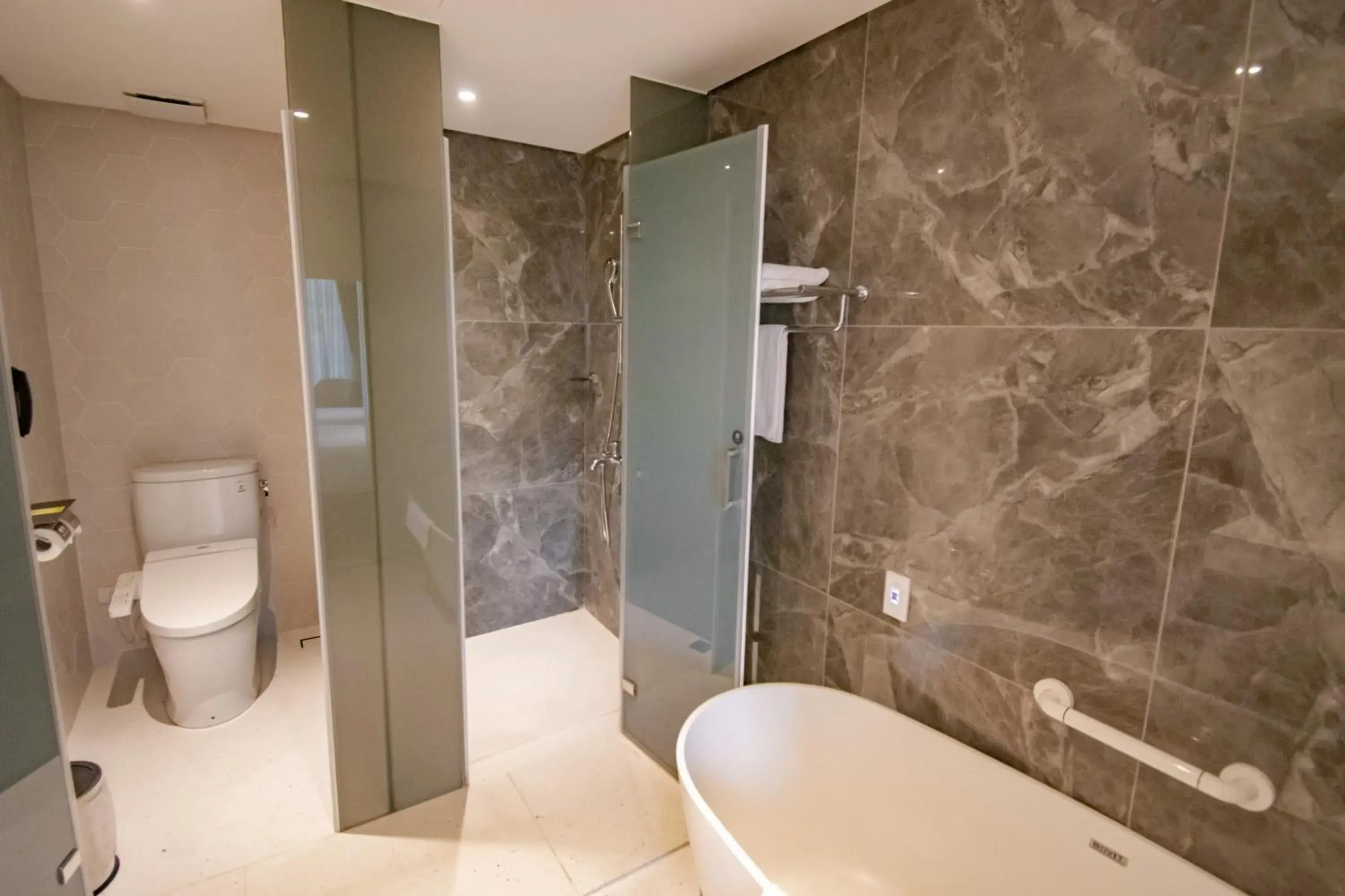 Quadruple Room with River View in Golden Tulip FAB Hotel New Taipei Quadruple Room with River View in Golden Tulip FAB Hotel New Taipei