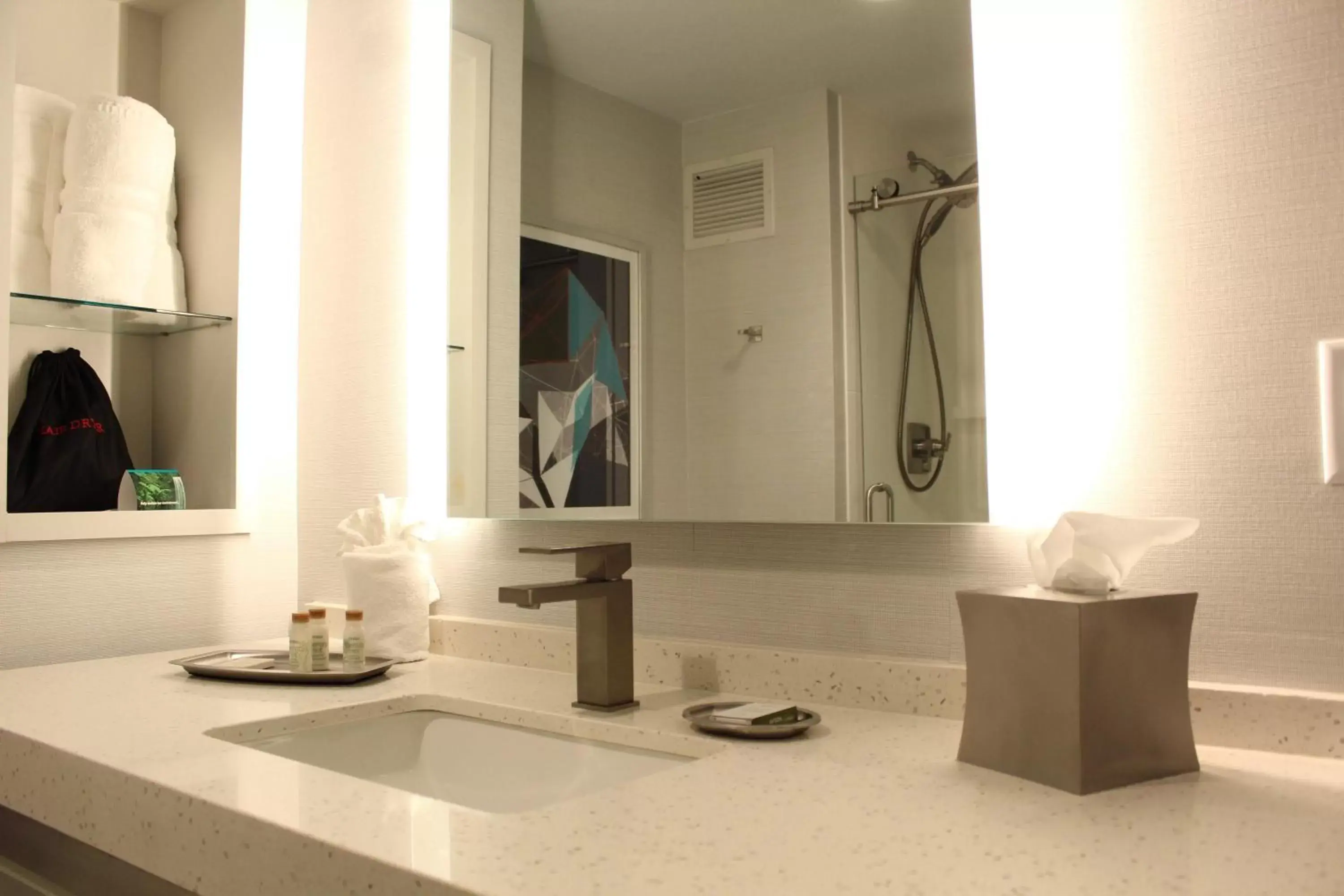 Suite - Hearing Accessible - Non-Smoking in Hotel Indigo Harrisburg - Hershey by IHG Suite - Hearing Accessible - Non-Smoking in Hotel Indigo Harrisburg - Hershey by IHG