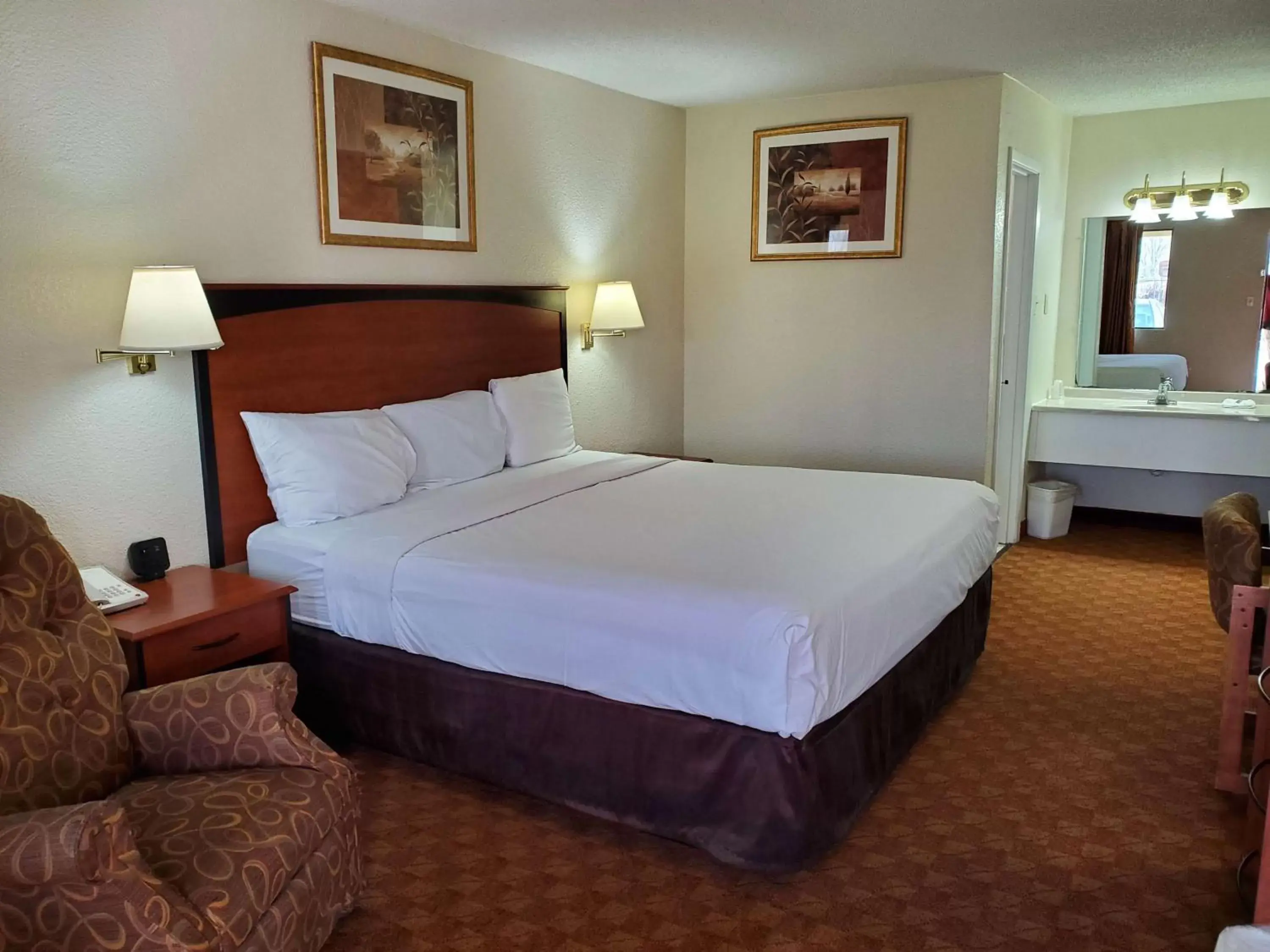 Deluxe King Room - Smoking in Motel 6 Shamrock TX Deluxe King Room - Smoking in Motel 6 Shamrock TX