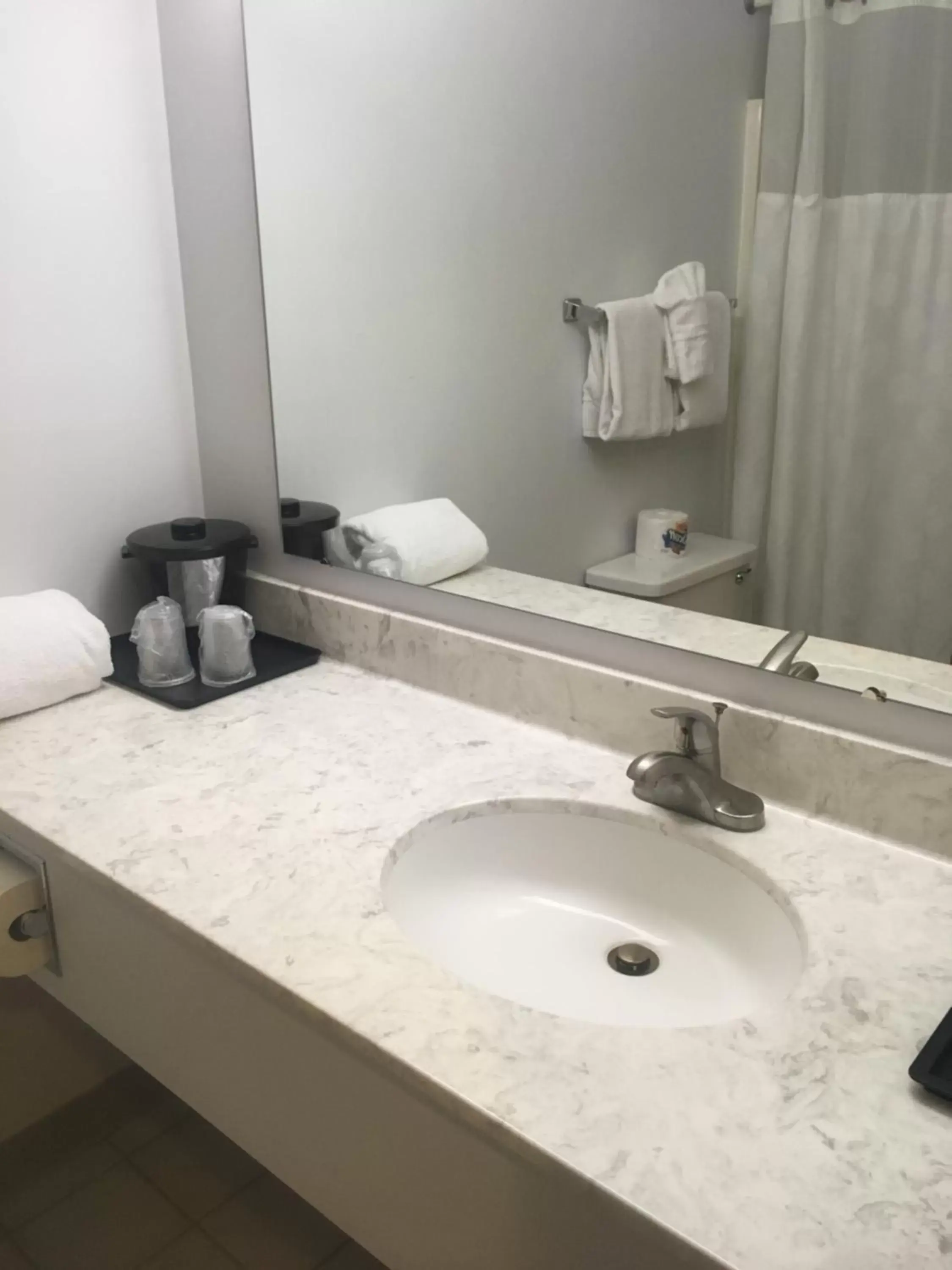 Queen Room with Two Queen Beds - Hotel in Villager Motel & Glen Manor Estate Queen Room with Two Queen Beds - Hotel in Villager Motel & Glen Manor Estate