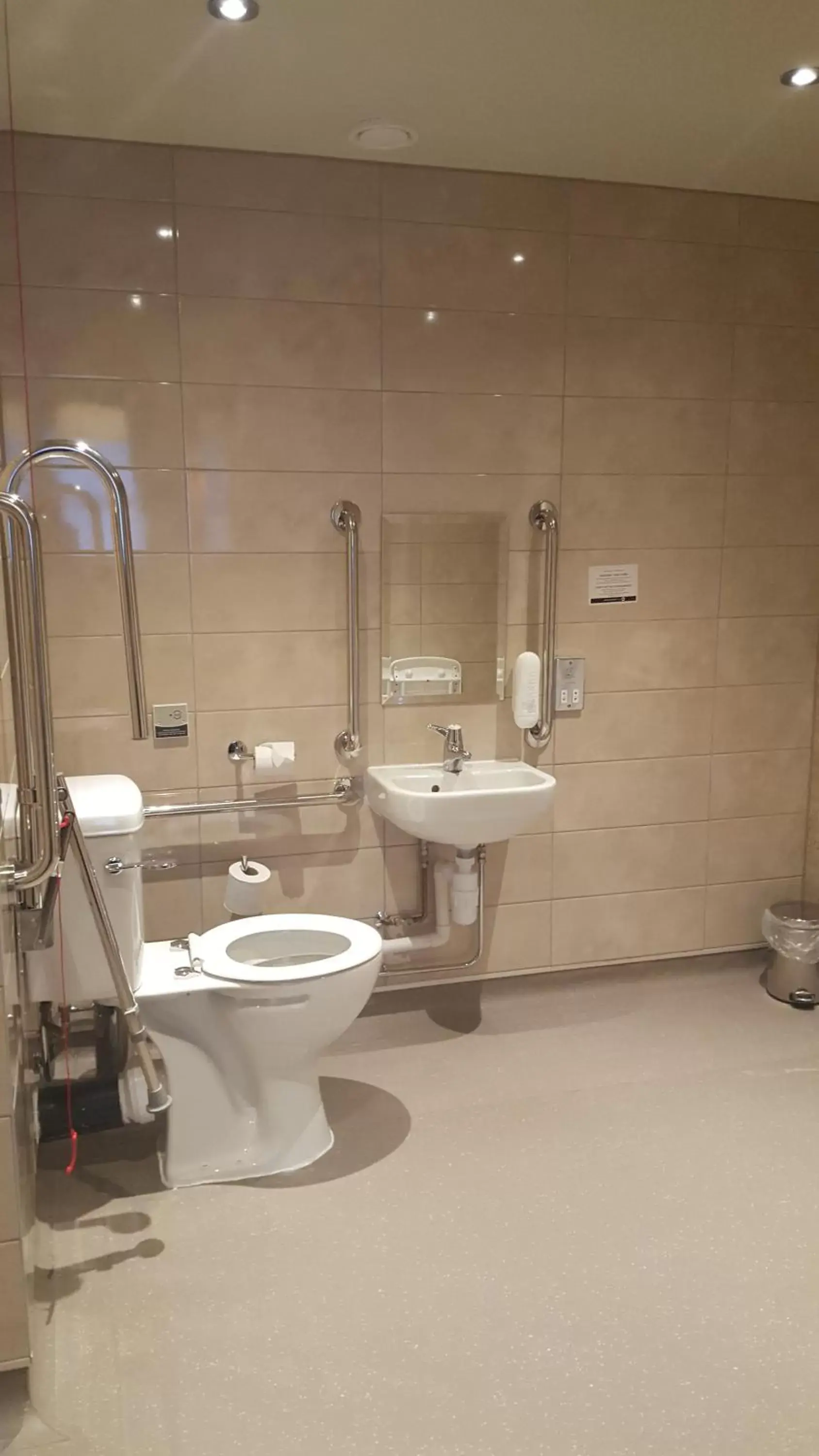 Double or Twin Room - Disability Access in Sandford House Hotel Wetherspoon Double or Twin Room - Disability Access in Sandford House Hotel Wetherspoon