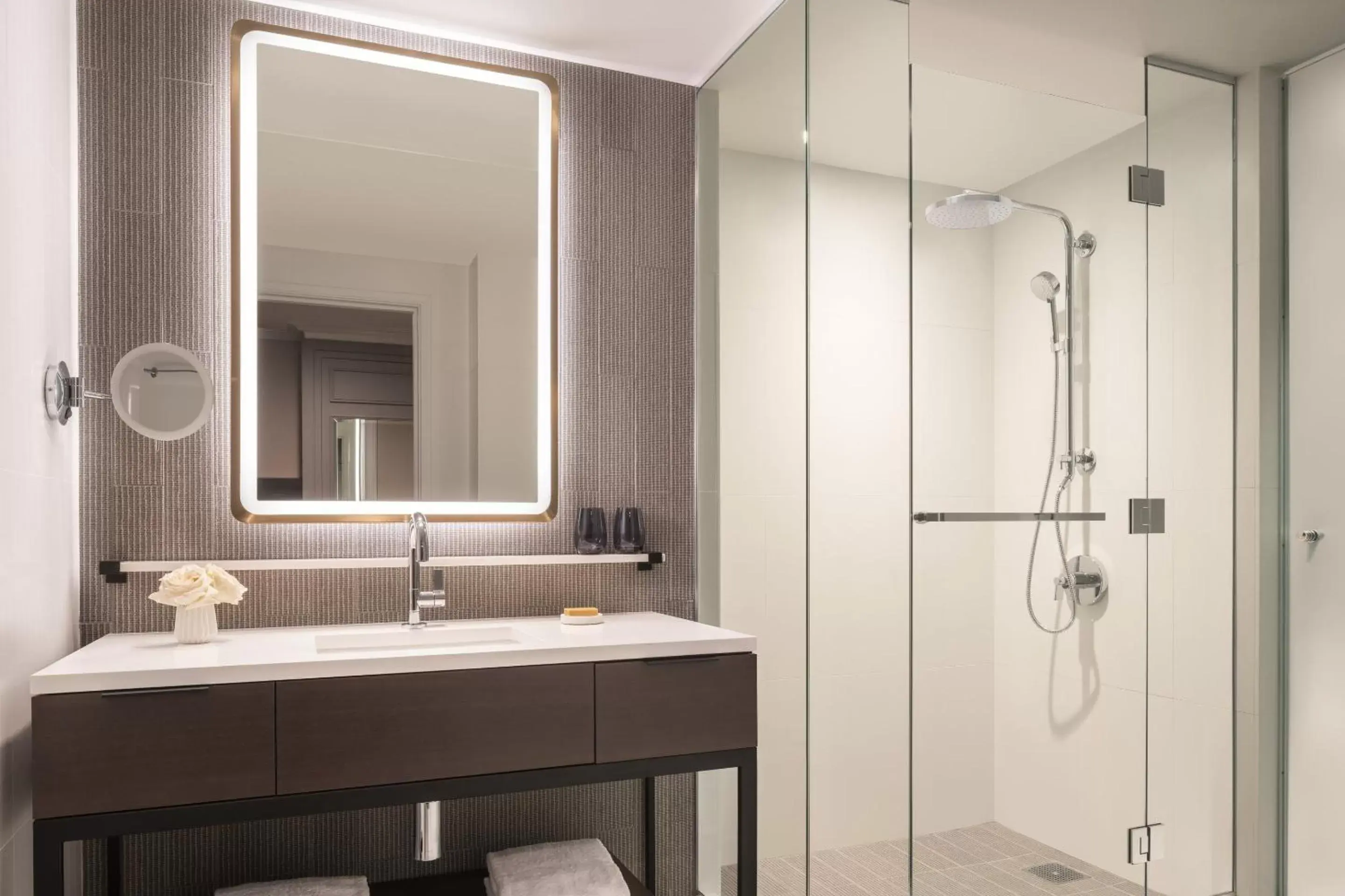 Deluxe King Room with Bay View in Four Seasons Hotel San Francisco at Embarcadero Deluxe King Room with Bay View in Four Seasons Hotel San Francisco at Embarcadero