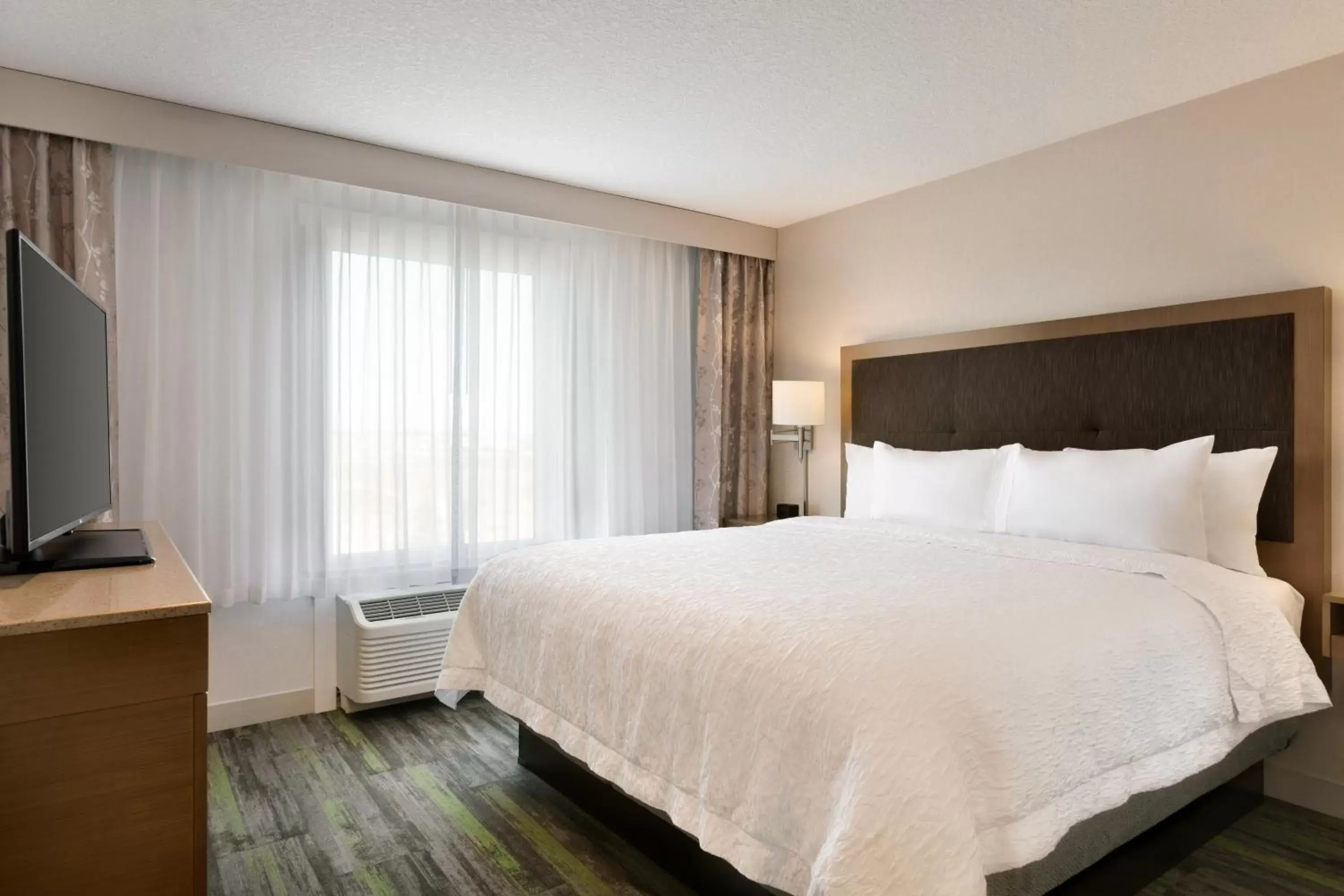 King Suite with Tub - Non-Smoking in The Landing Hotel & Conference Centre King Suite with Tub - Non-Smoking in The Landing Hotel & Conference Centre