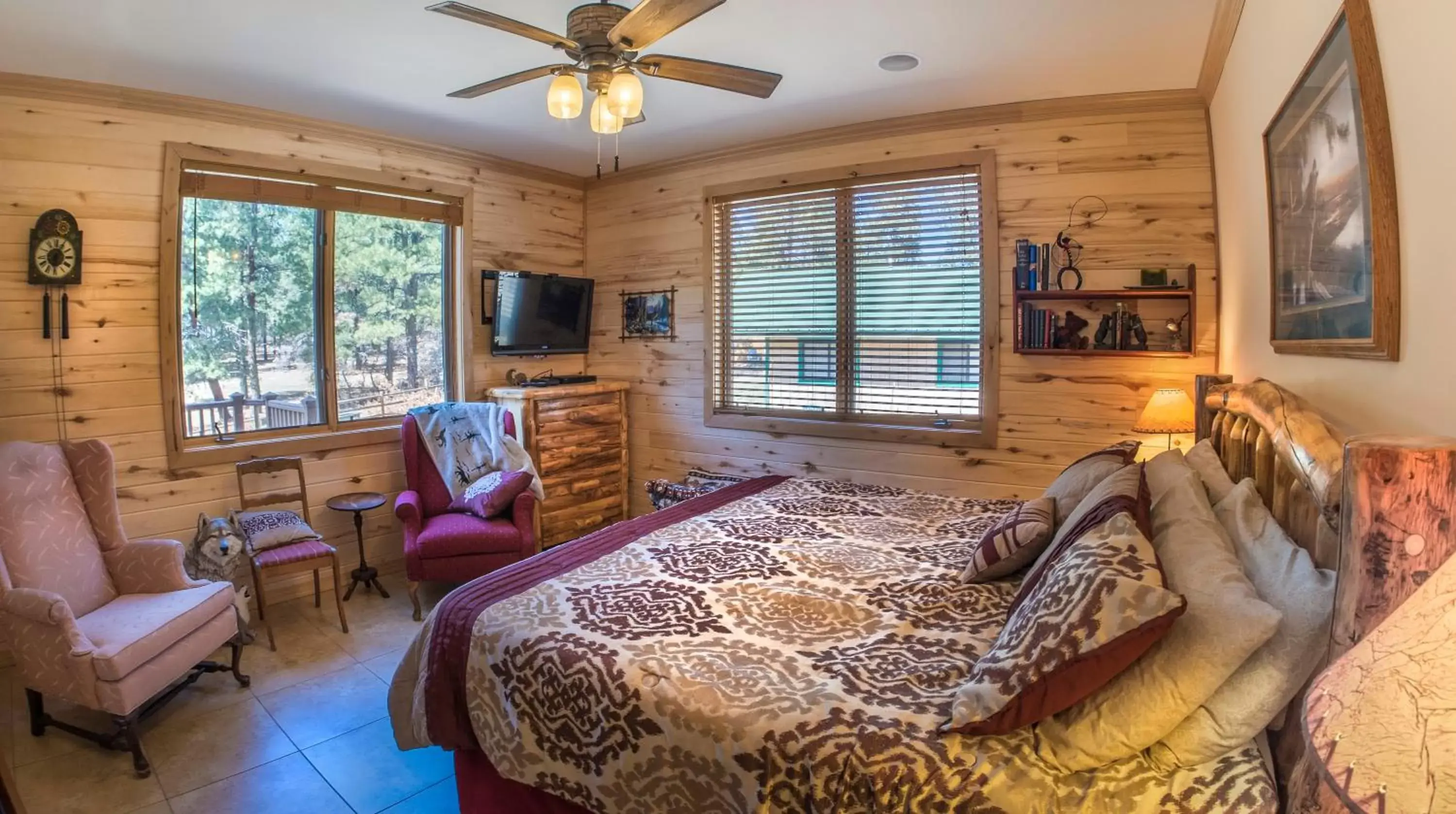 King Room - Non-Smoking in Elktrace Bed and Breakfast King Room - Non-Smoking in Elktrace Bed and Breakfast