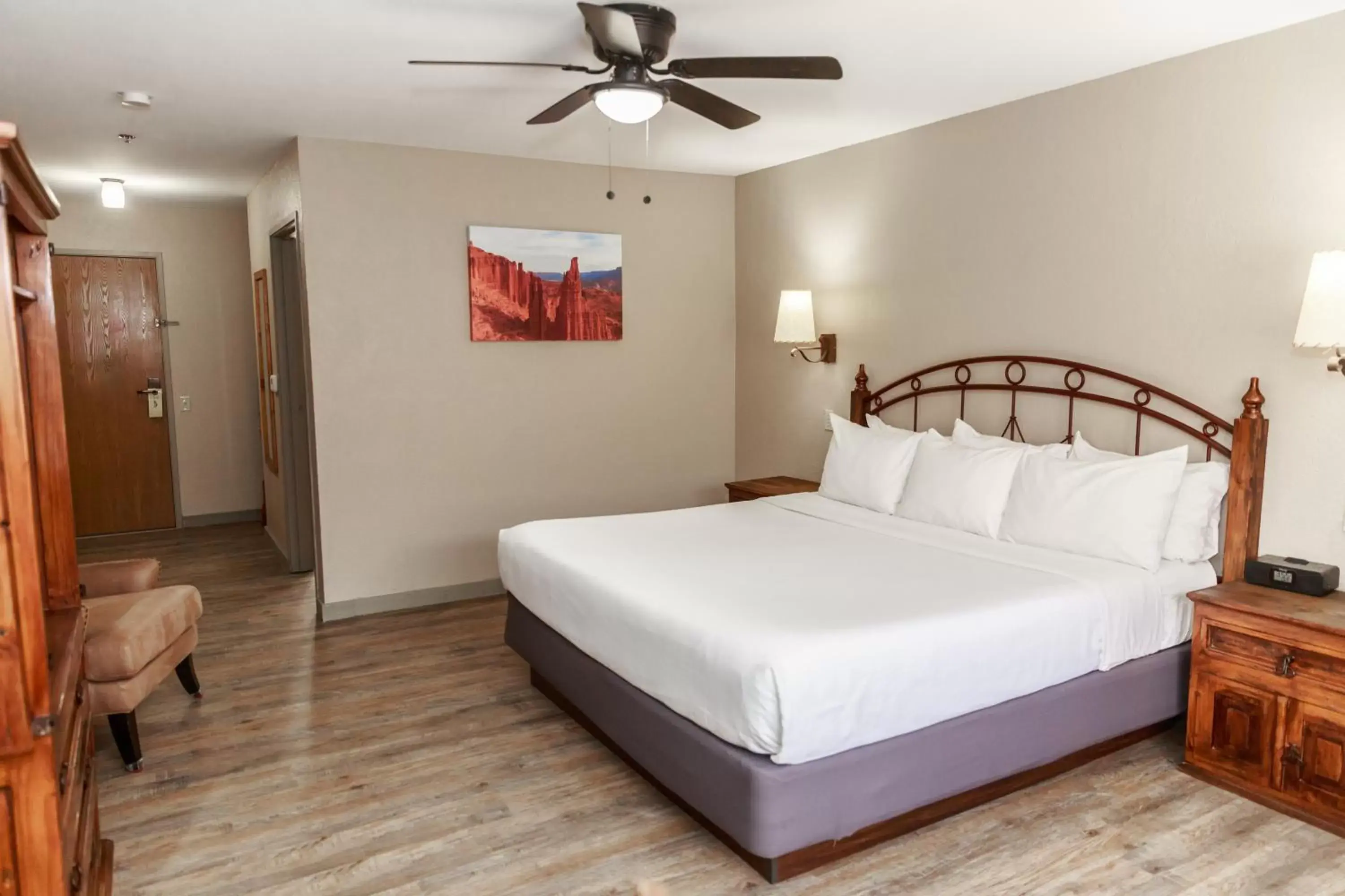 Deluxe King Suite in Aarchway Inn Deluxe King Suite in Aarchway Inn