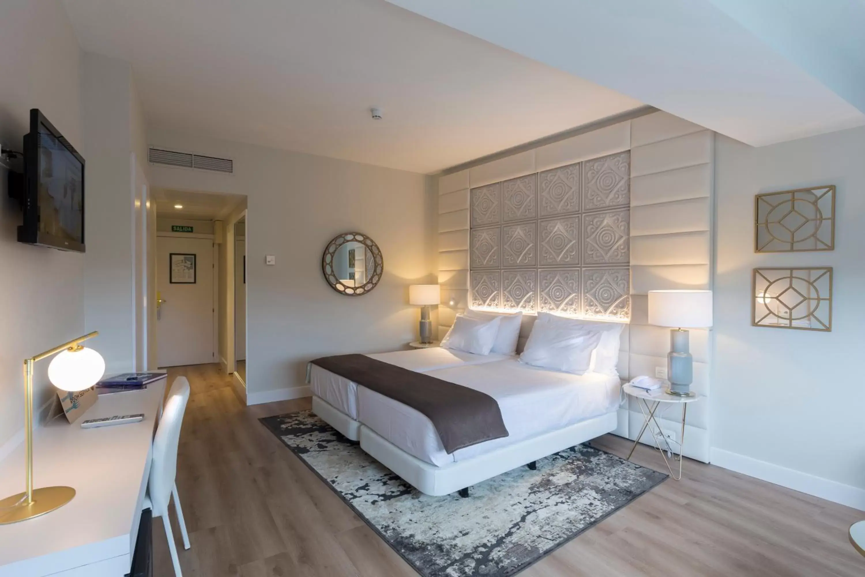 Standard Double or Twin Room in Hotel Tres Reyes Pamplona Standard Double or Twin Room in Hotel Tres Reyes Pamplona