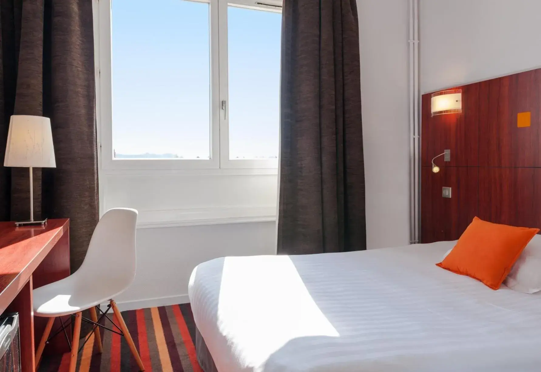 Single Room in The Originals Boutique, Hôtel Le Pariou, Issoire Single Room in The Originals Boutique, Hôtel Le Pariou, Issoire