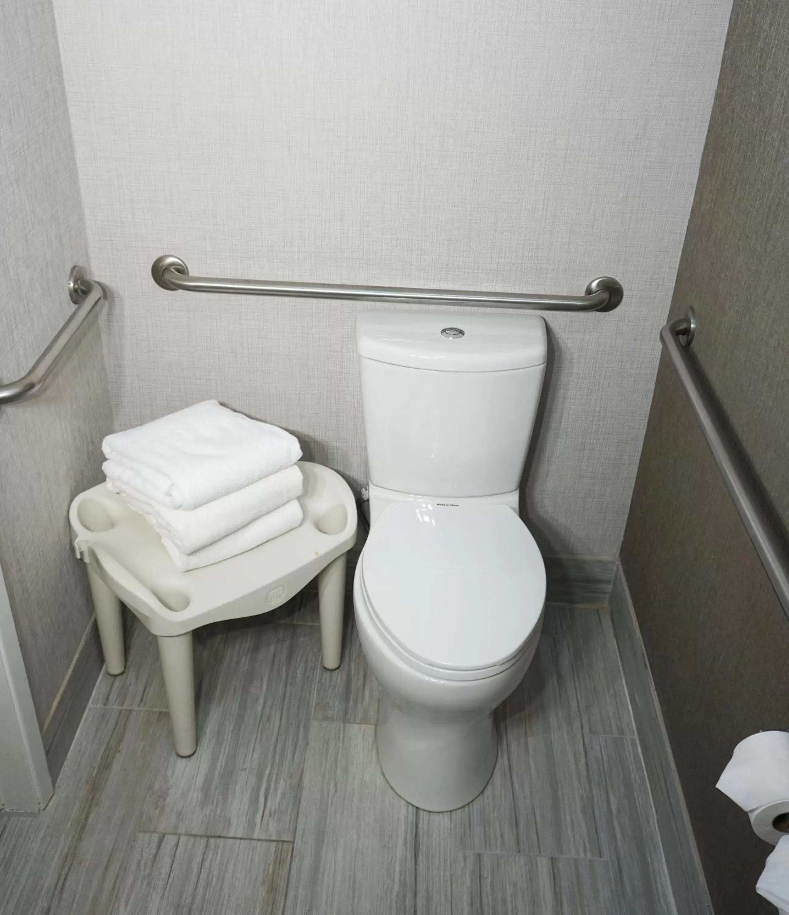 King Room - Mobility Access/Hearing Accessible in Modesto Hotel - Gateway to Yosemite King Room - Mobility Access/Hearing Accessible in Modesto Hotel - Gateway to Yosemite