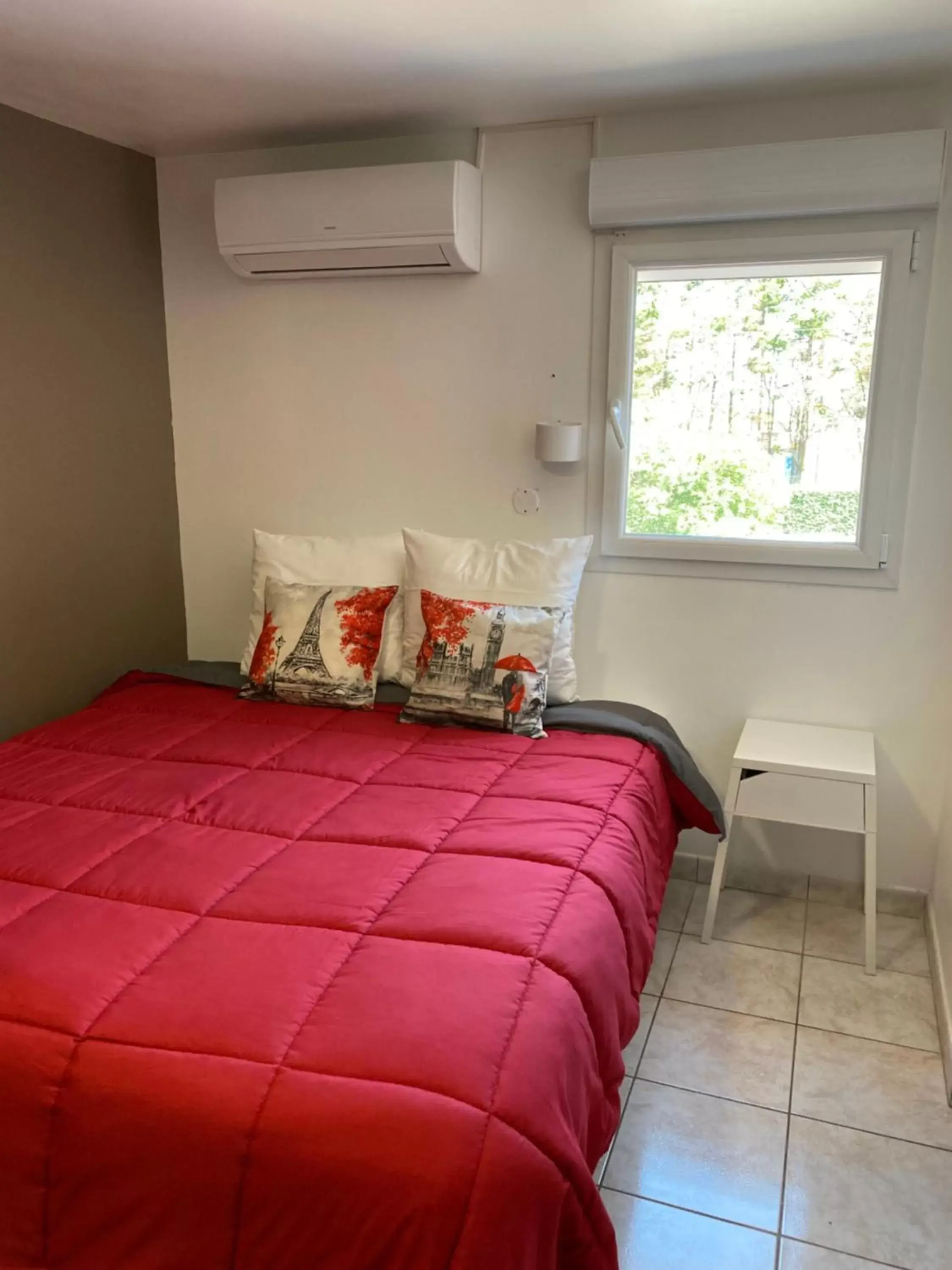 Standard Family Room in LOGIS Hôtel La Chaumière Standard Family Room in LOGIS Hôtel La Chaumière