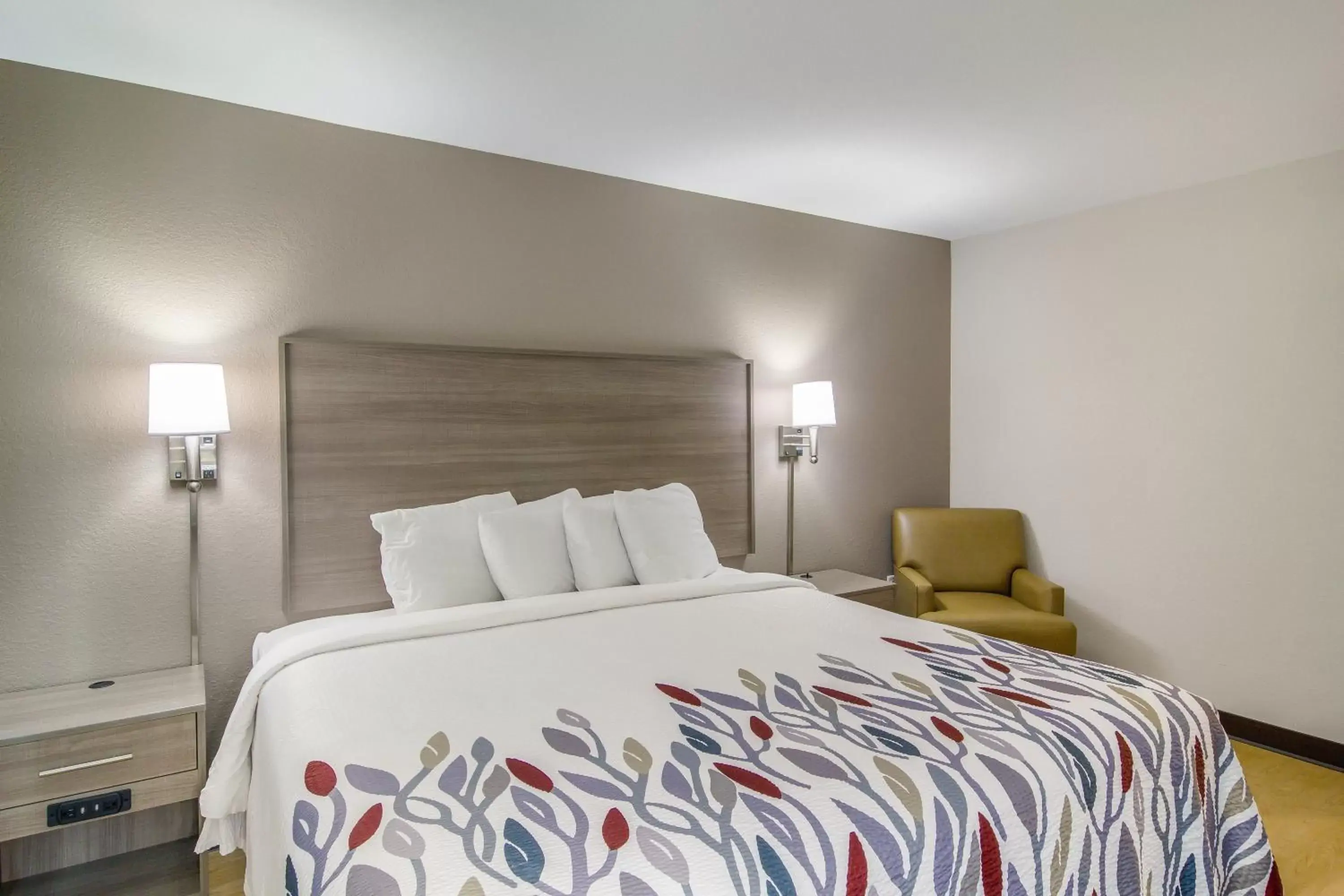 Superior King Room Non-Smoking in Red Roof Inn I-95 North Brunswick Darien Superior King Room Non-Smoking in Red Roof Inn I-95 North Brunswick Darien