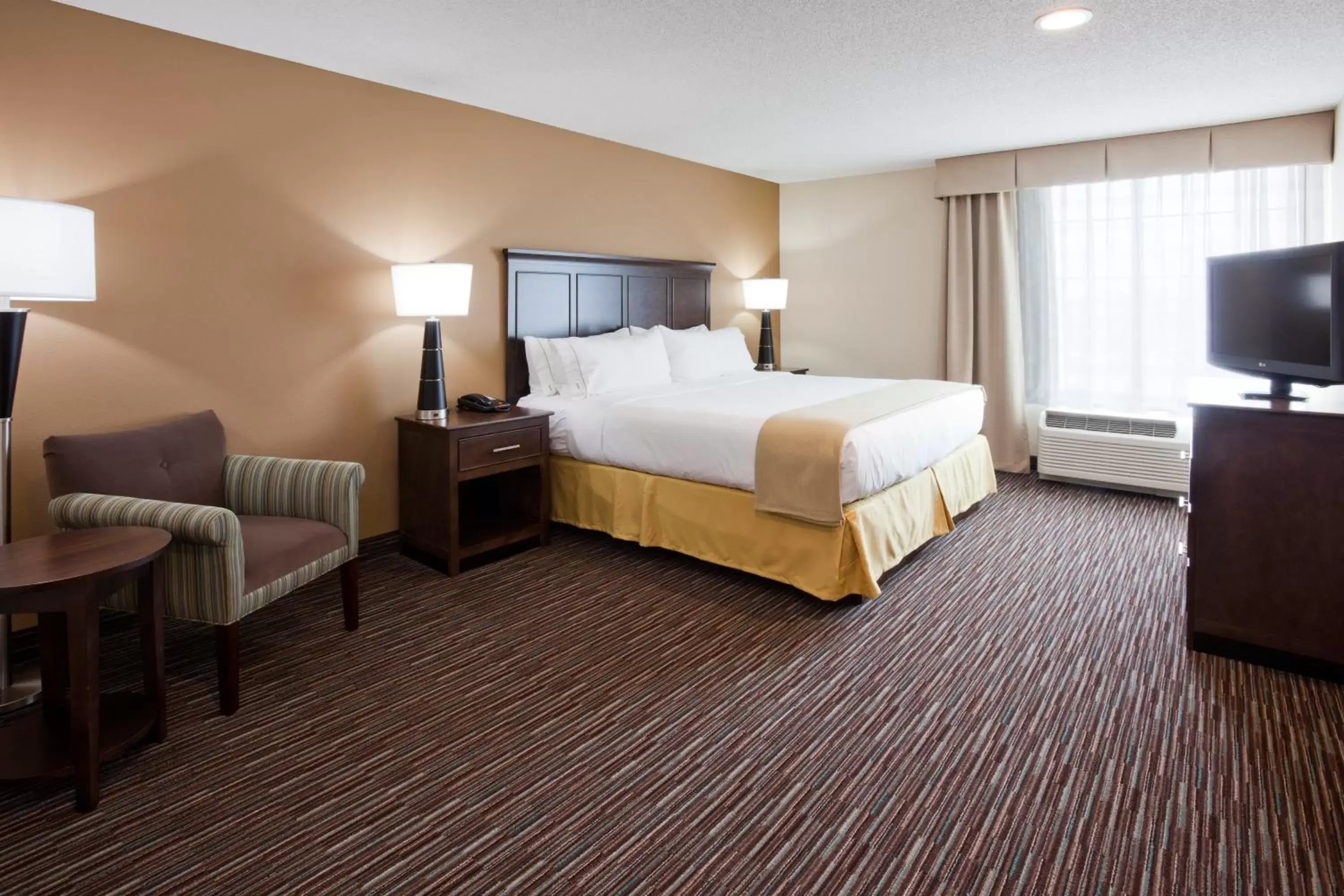Suite - Hearing Accessible - Non-Smoking in Holiday Inn Express & Suites Willmar by IHG Suite - Hearing Accessible - Non-Smoking in Holiday Inn Express & Suites Willmar by IHG