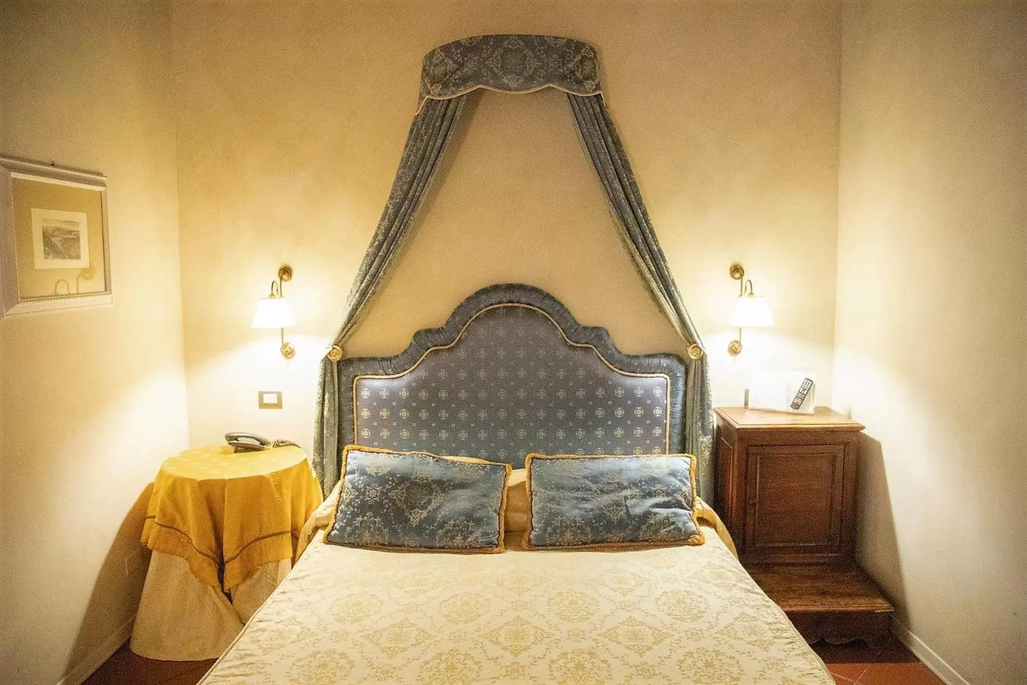 Charme Double or Twin Room in Hotel Clitunno Charme Double or Twin Room in Hotel Clitunno