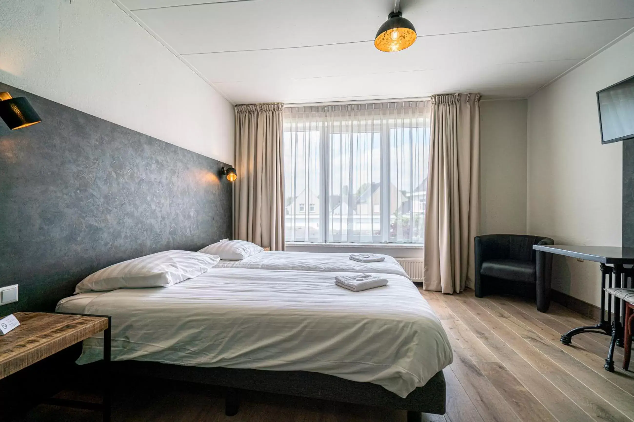 Large Double Room in Hotel & Eetk'fee de VLiK Large Double Room in Hotel & Eetk'fee de VLiK