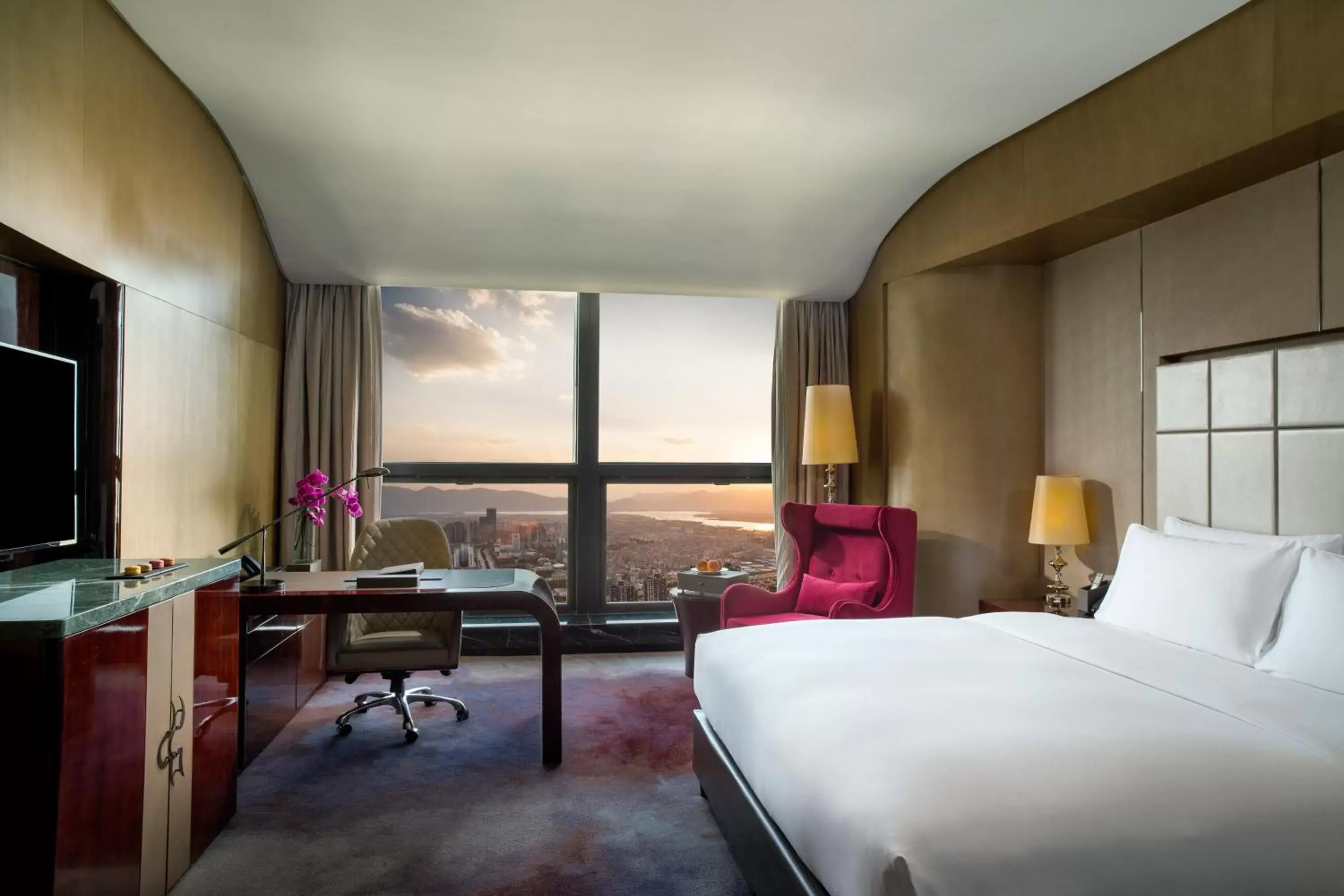 Superior King Room in Sofitel Kunming Superior King Room in Sofitel Kunming