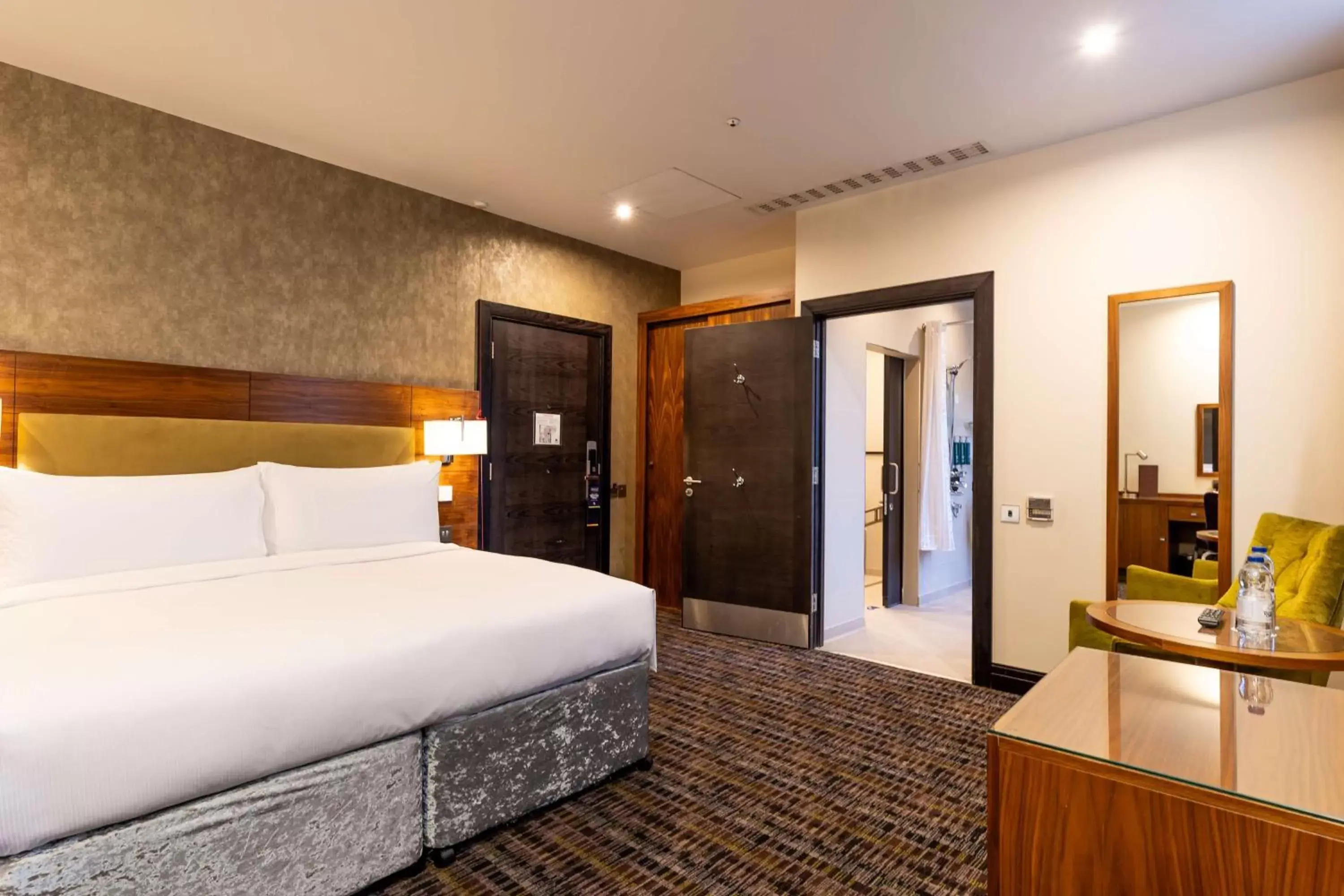 Twin Room - Mobility Access in DoubleTree by Hilton London – West End Twin Room - Mobility Access in DoubleTree by Hilton London – West End