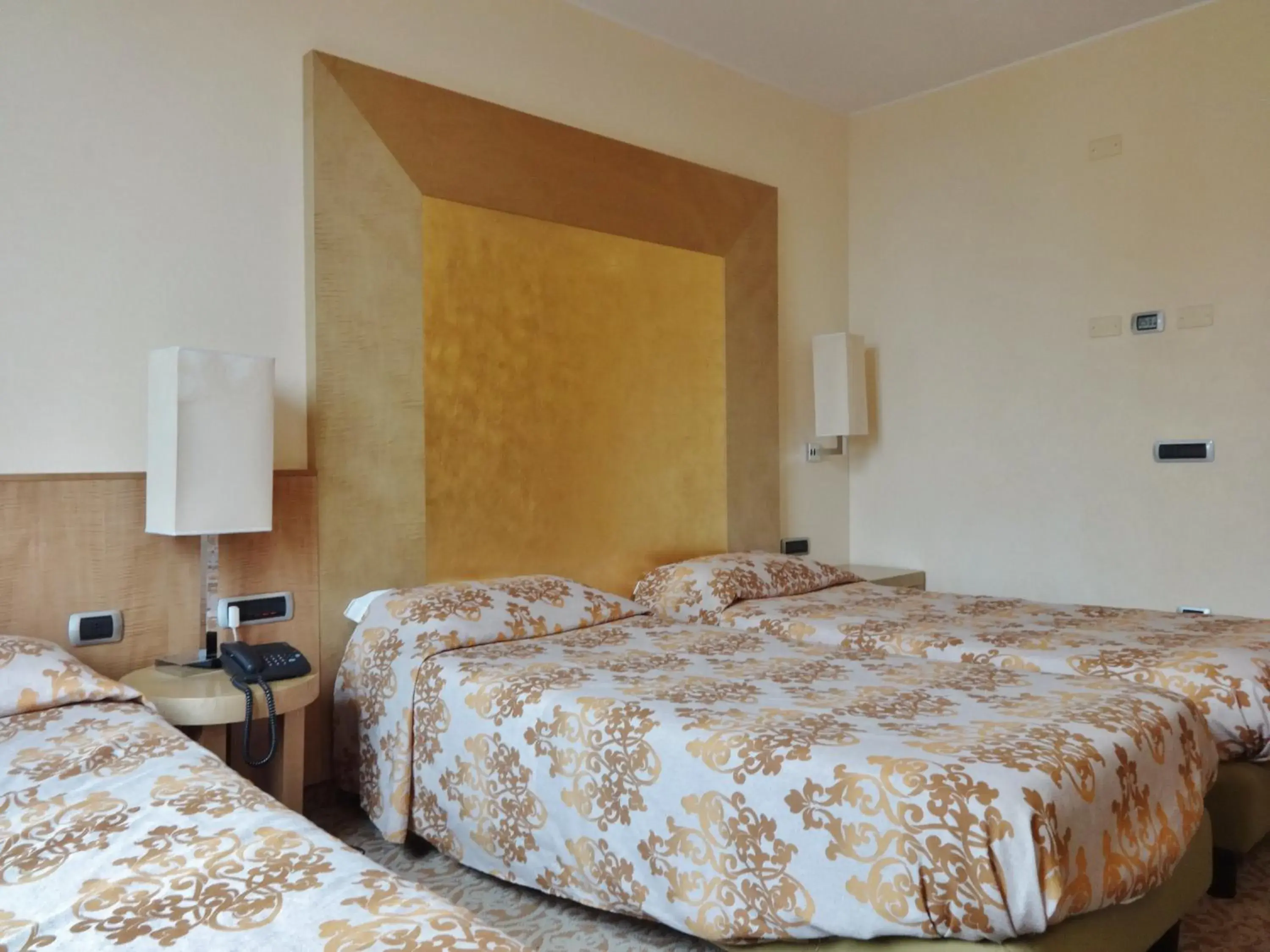 Triple Room in Hotel Tiffany Milano Triple Room in Hotel Tiffany Milano