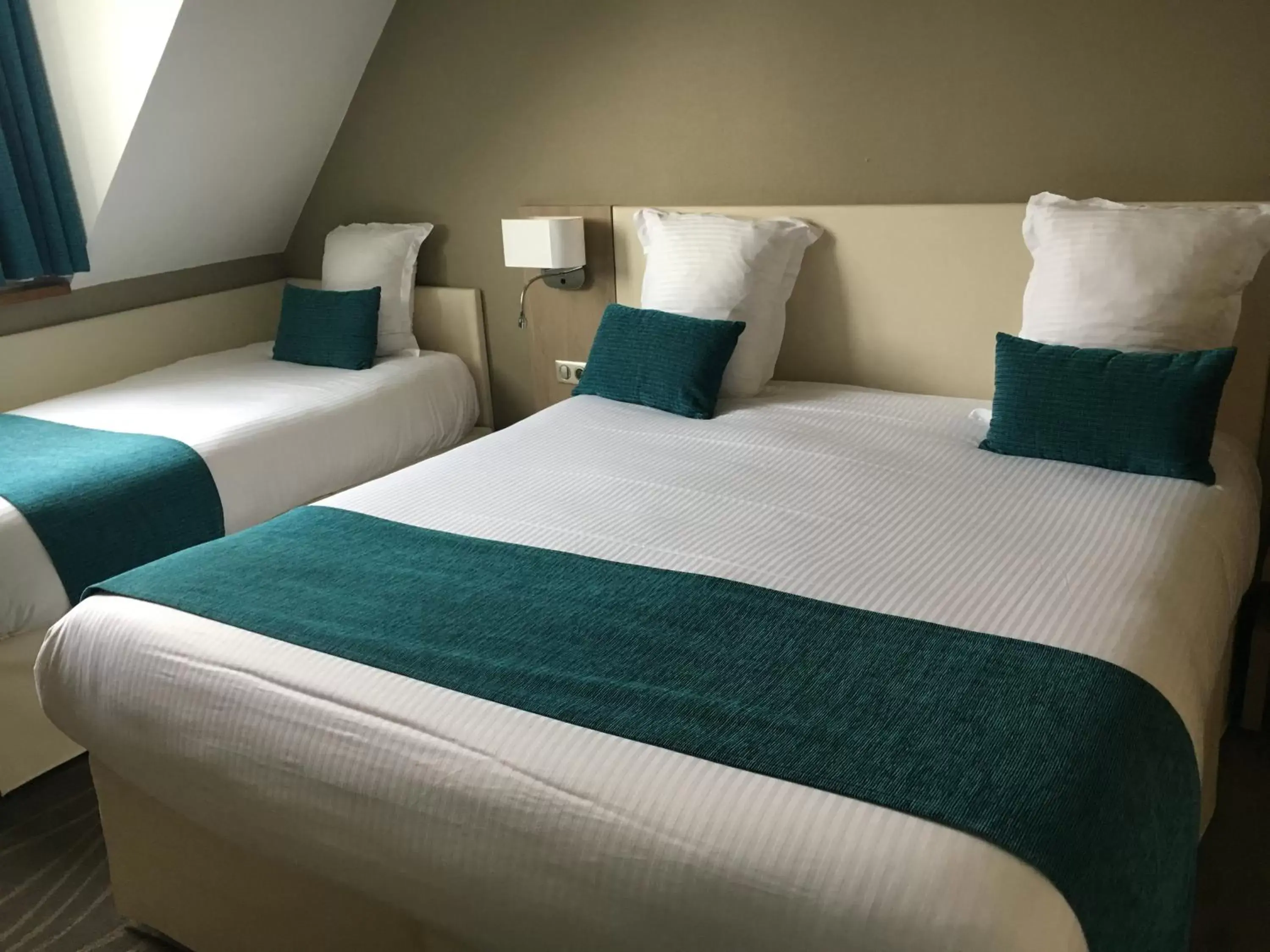 Triple Room in Hotel Normandy Triple Room in Hotel Normandy