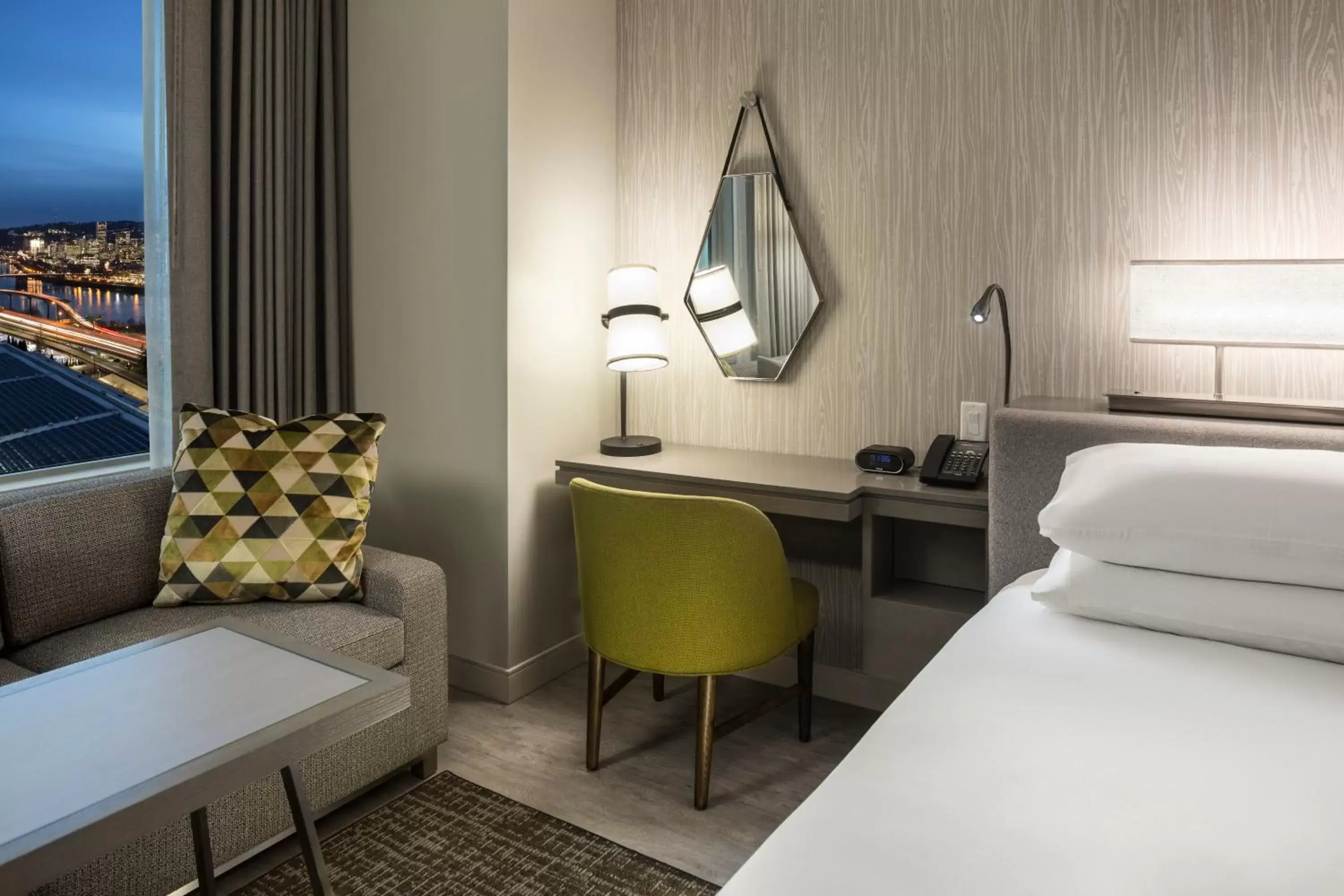 Standard King Room in Hyatt Regency Portland at the Oregon Convention Center Standard King Room in Hyatt Regency Portland at the Oregon Convention Center