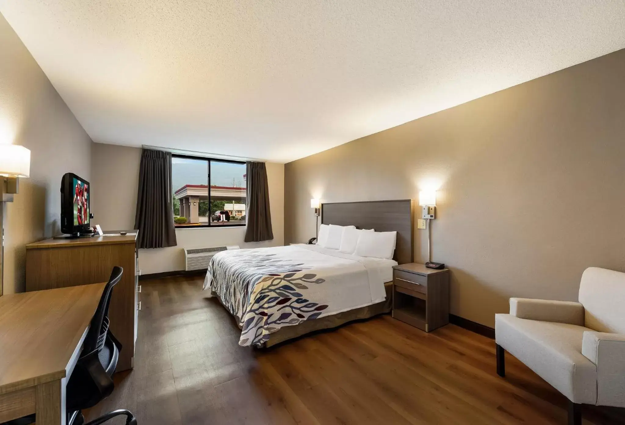 Deluxe King Room Non-Smoking in Red Roof Inn Painted Post Deluxe King Room Non-Smoking in Red Roof Inn Painted Post