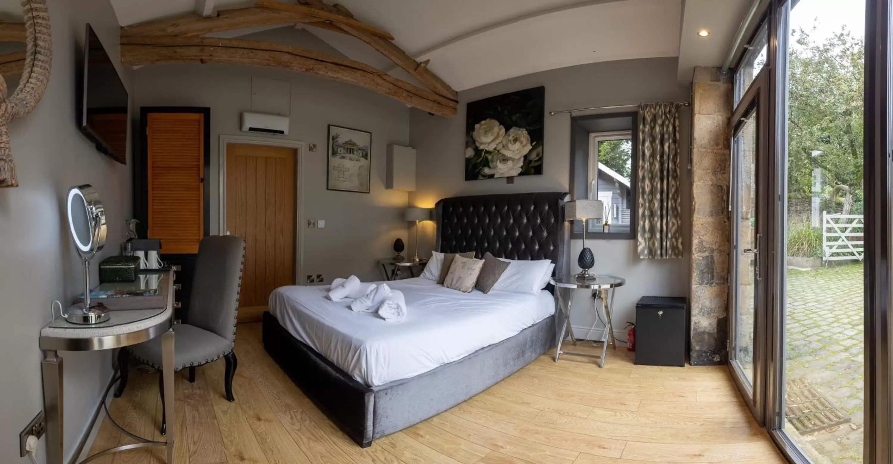 Deluxe Double Room (The Coach House) (Pet-Friendly Room) in The Lower Buck Inn Deluxe Double Room (The Coach House) (Pet-Friendly Room) in The Lower Buck Inn