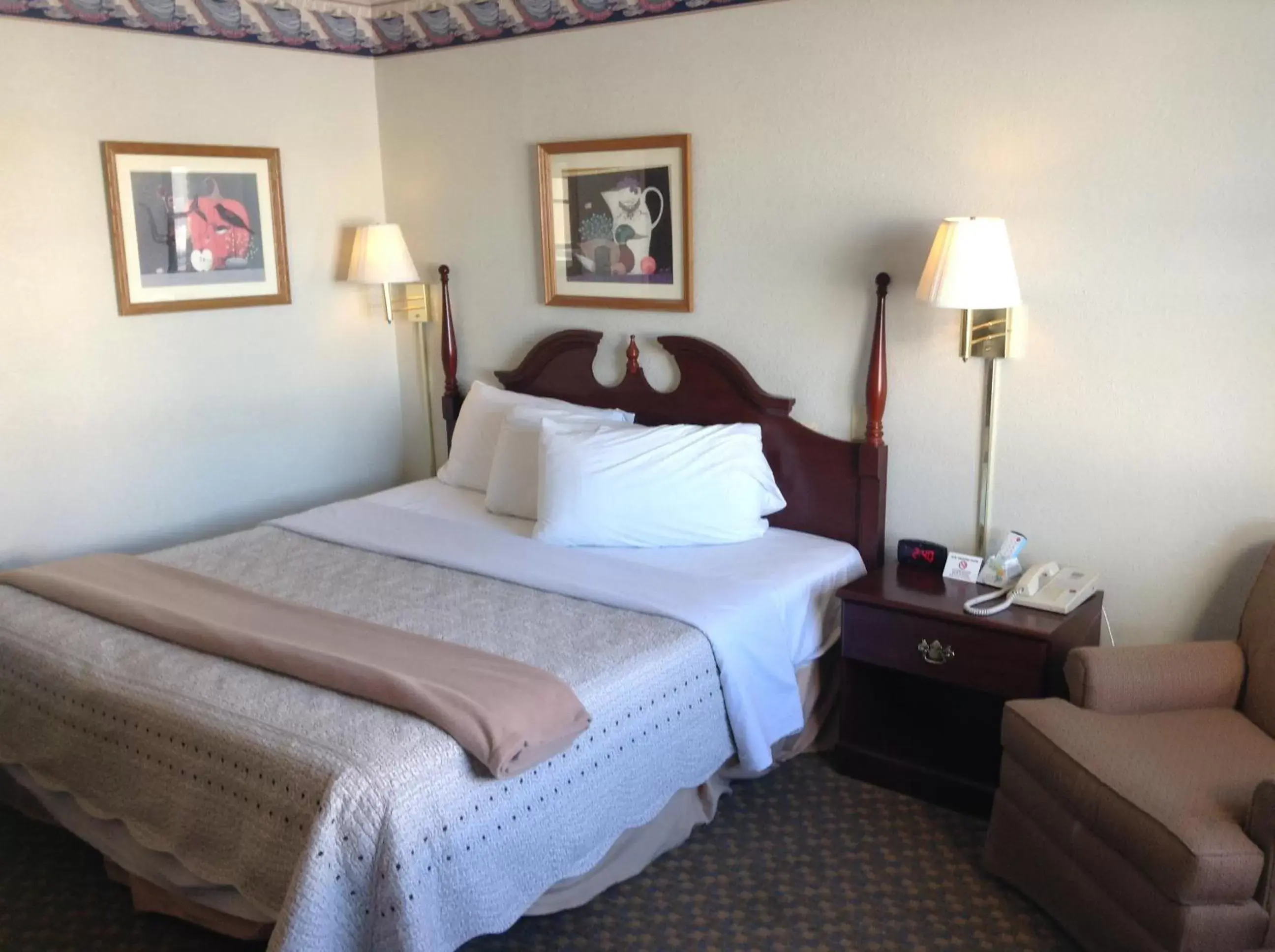 King Room- Non-Smoking in Knights Inn Peru King Room- Non-Smoking in Knights Inn Peru