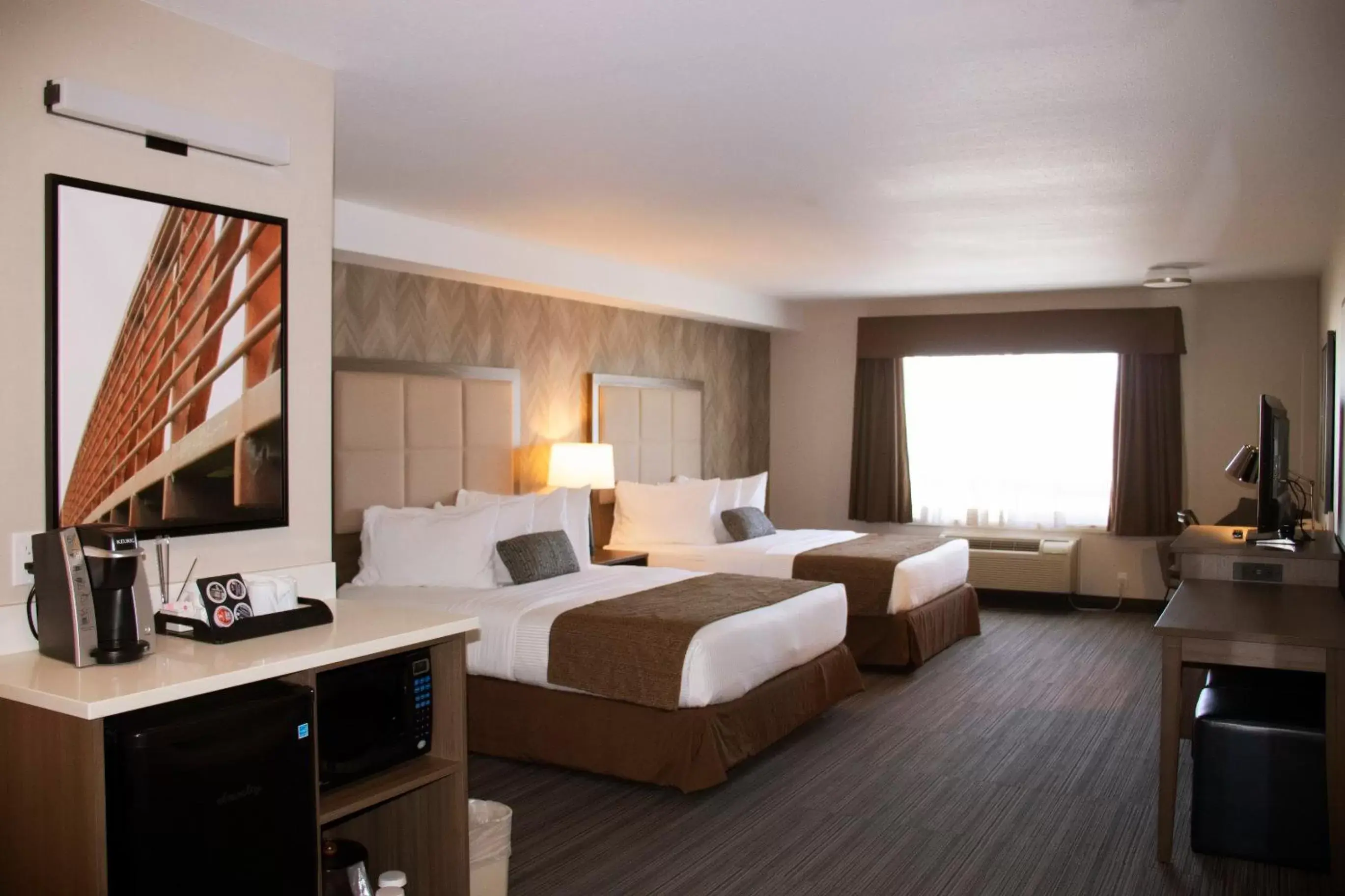 Standard Queen Room with Two Queen Beds in Ramada by Wyndham Airdrie Hotel & Suites Standard Queen Room with Two Queen Beds in Ramada by Wyndham Airdrie Hotel & Suites