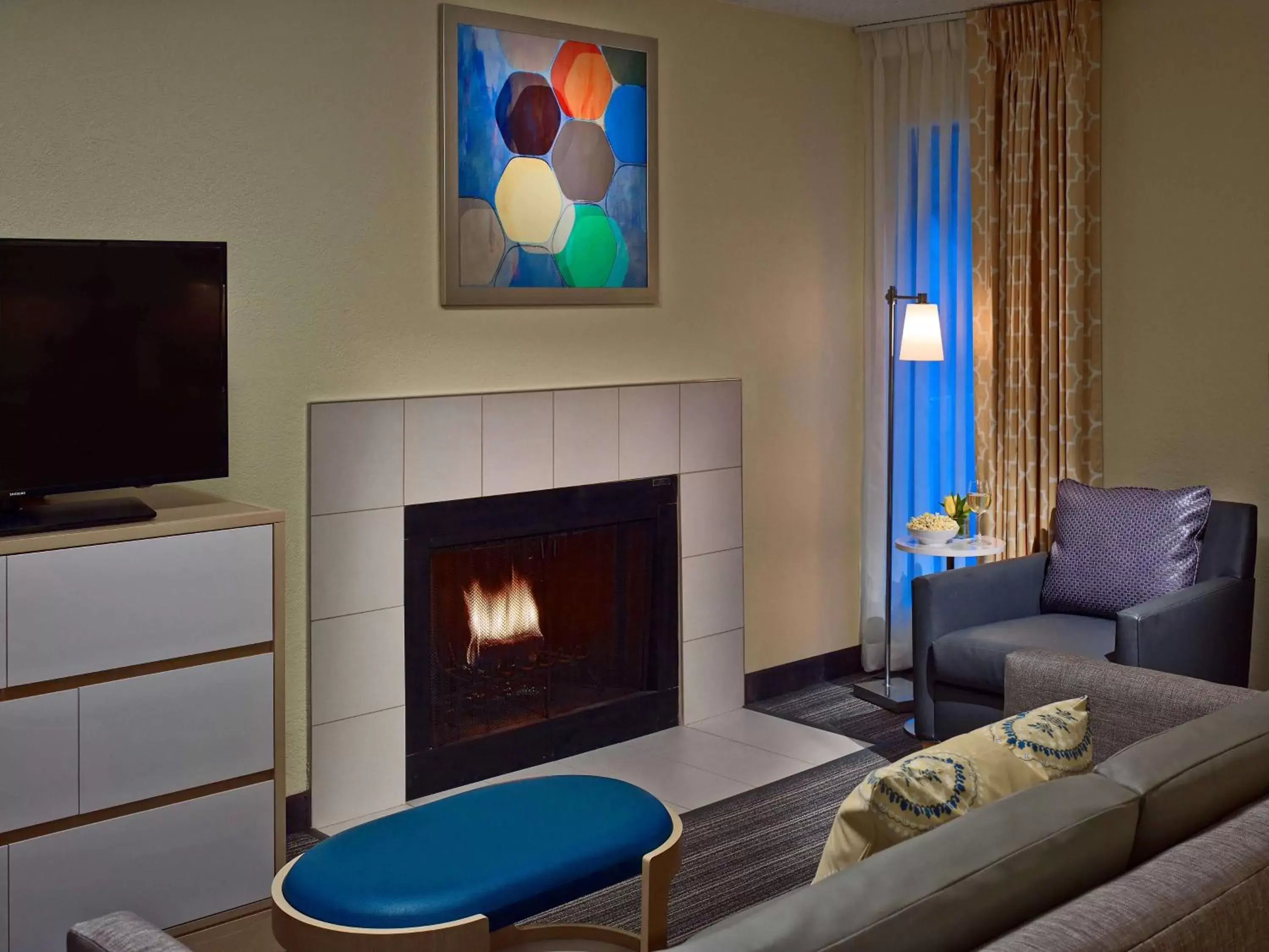 Two Queen Beds Studio Suite with Fireplace in Sonesta Simply Suites Cleveland Westlake Two Queen Beds Studio Suite with Fireplace in Sonesta Simply Suites Cleveland Westlake
