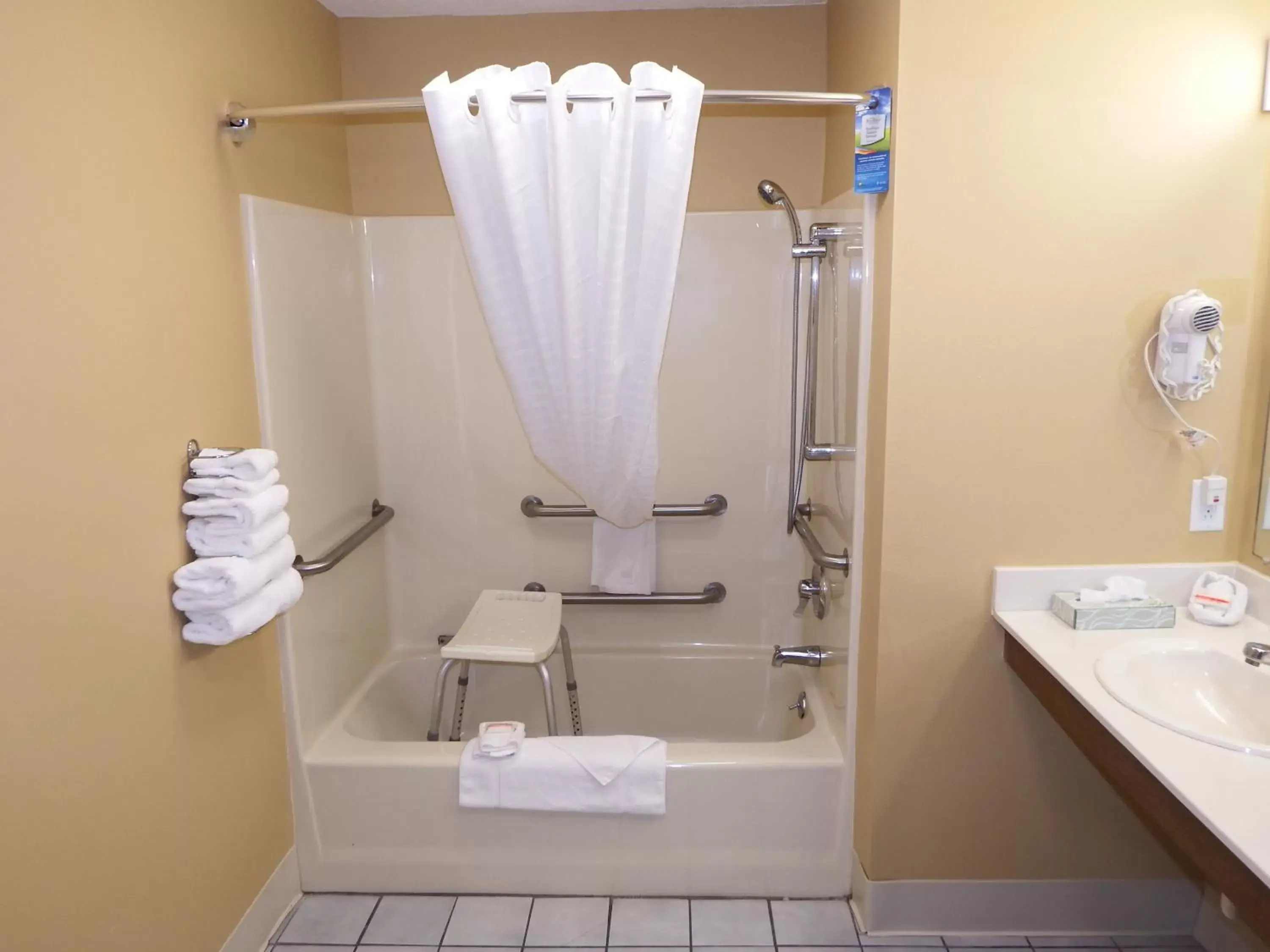 King Room - First Floor/Disability Access in Baymont by Wyndham Florence/Muscle Shoals King Room - First Floor/Disability Access in Baymont by Wyndham Florence/Muscle Shoals