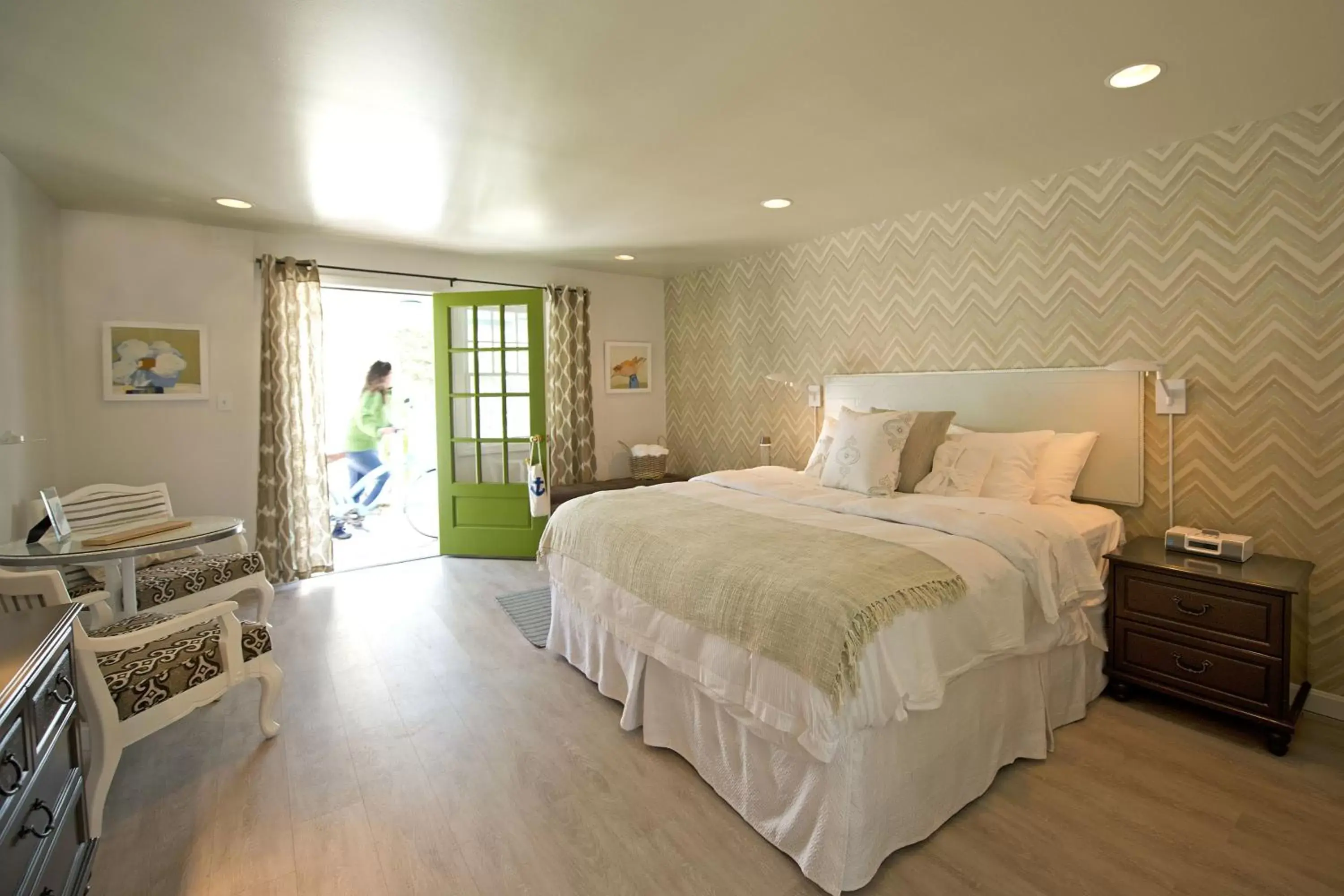 Cove King Second Floor in The Lodge on the Cove Cove King Second Floor in The Lodge on the Cove