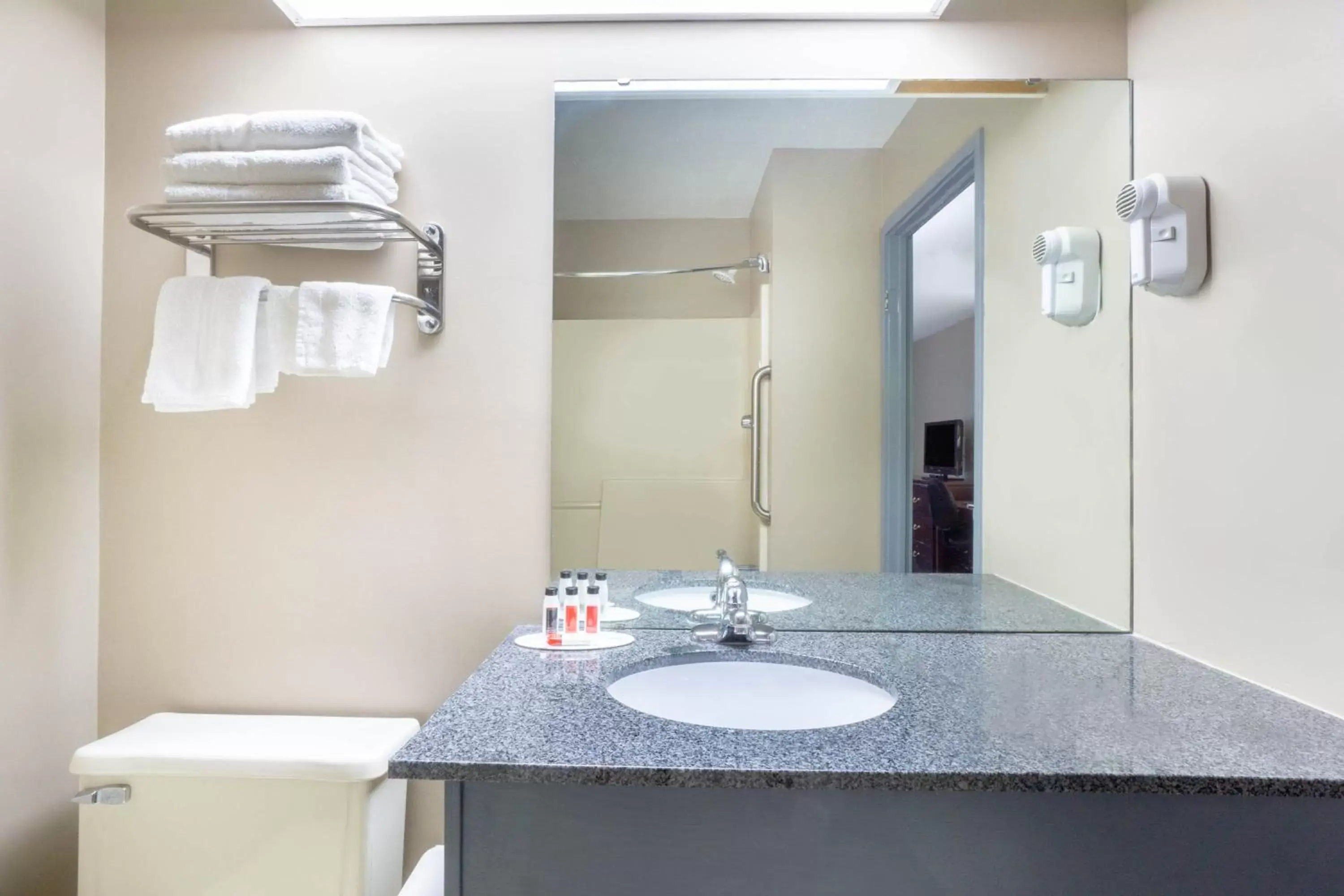 King Studio Suite - Non-Smoking in Super 8 by Wyndham Harrison OH King Studio Suite - Non-Smoking in Super 8 by Wyndham Harrison OH