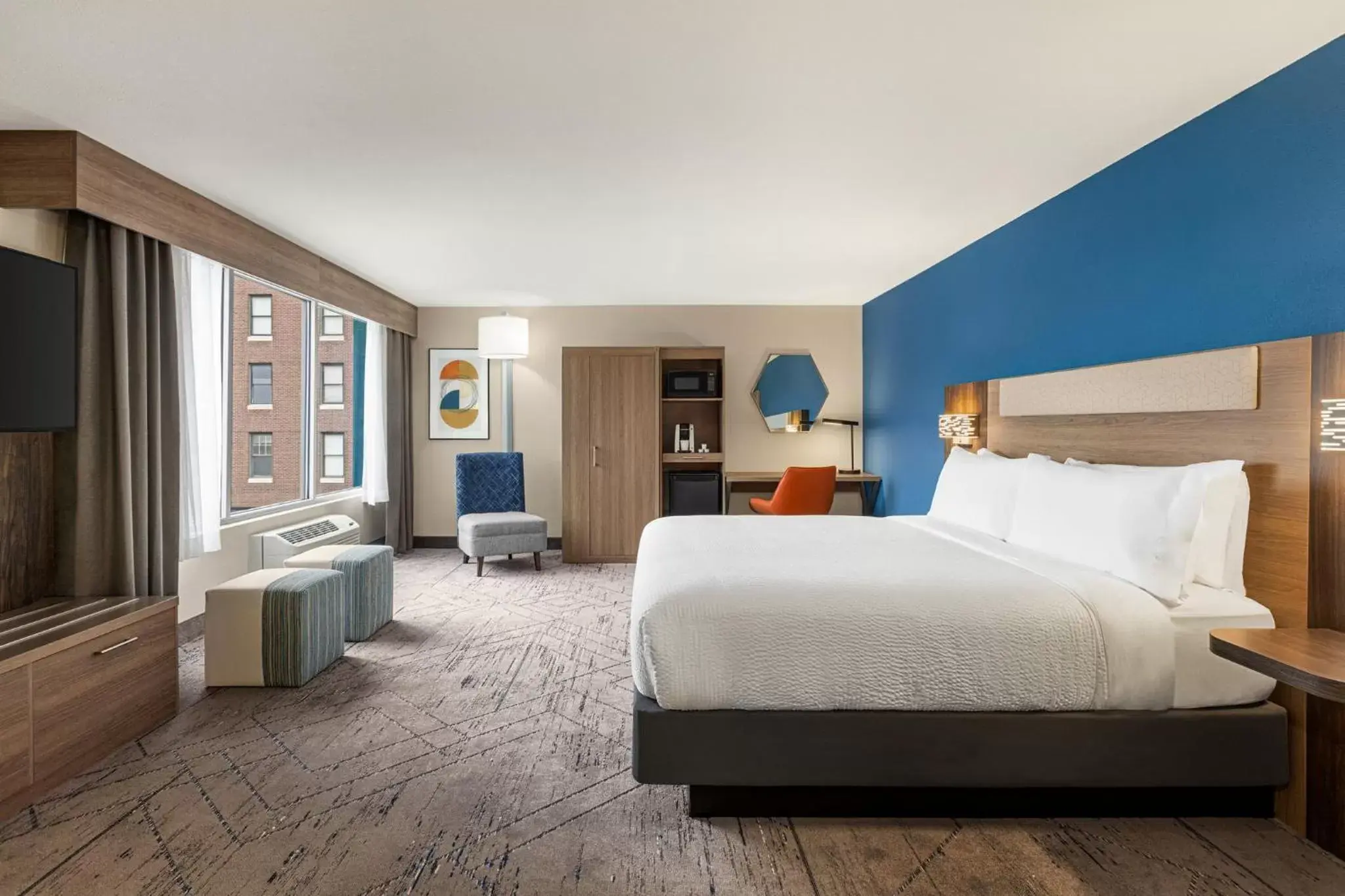 King Suite with View and Jetted Tub in Holiday Inn Express & Suites Evansville Downtown by IHG King Suite with View and Jetted Tub in Holiday Inn Express & Suites Evansville Downtown by IHG