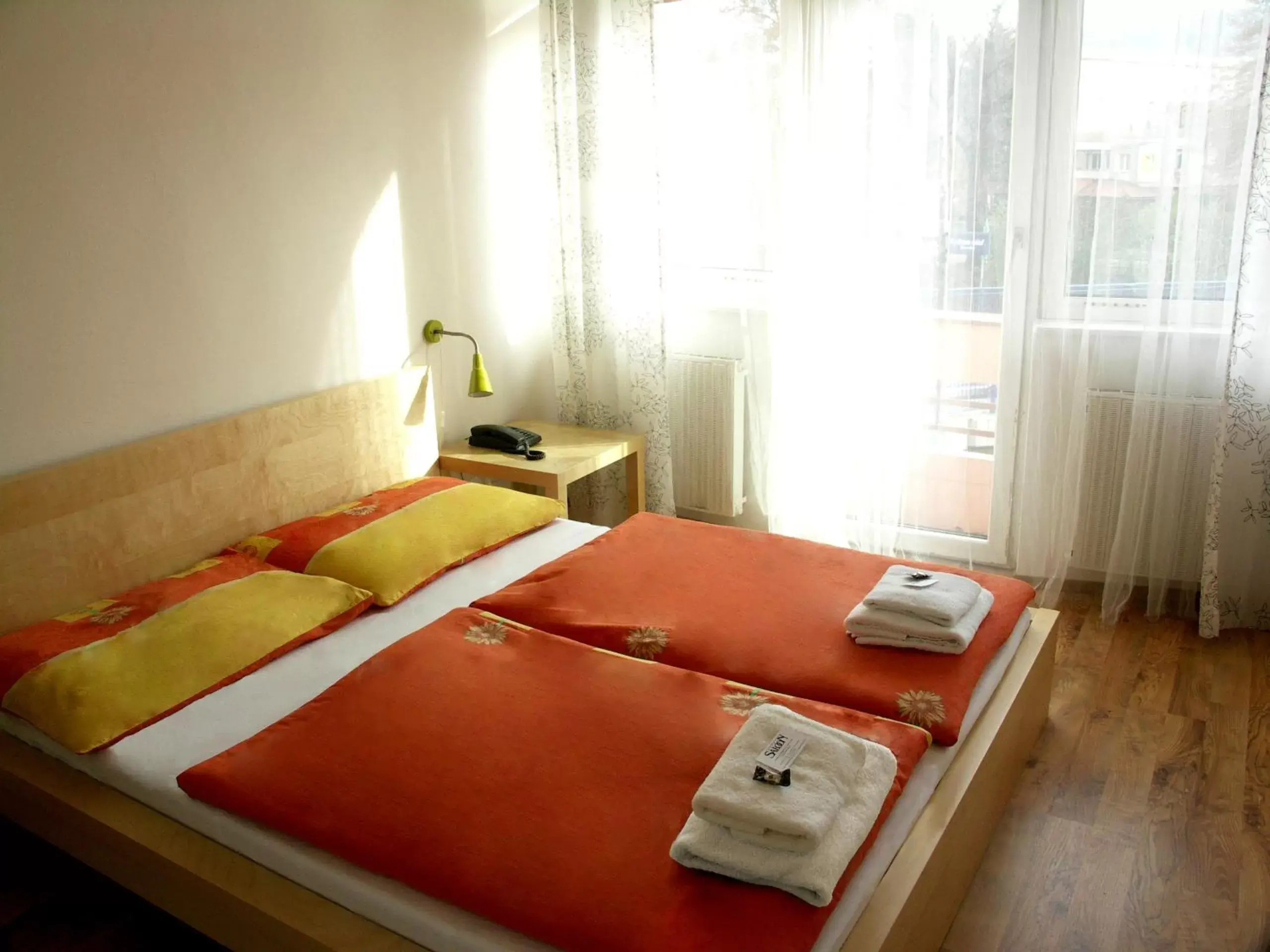 Single Room in Hotel Saloon Single Room in Hotel Saloon