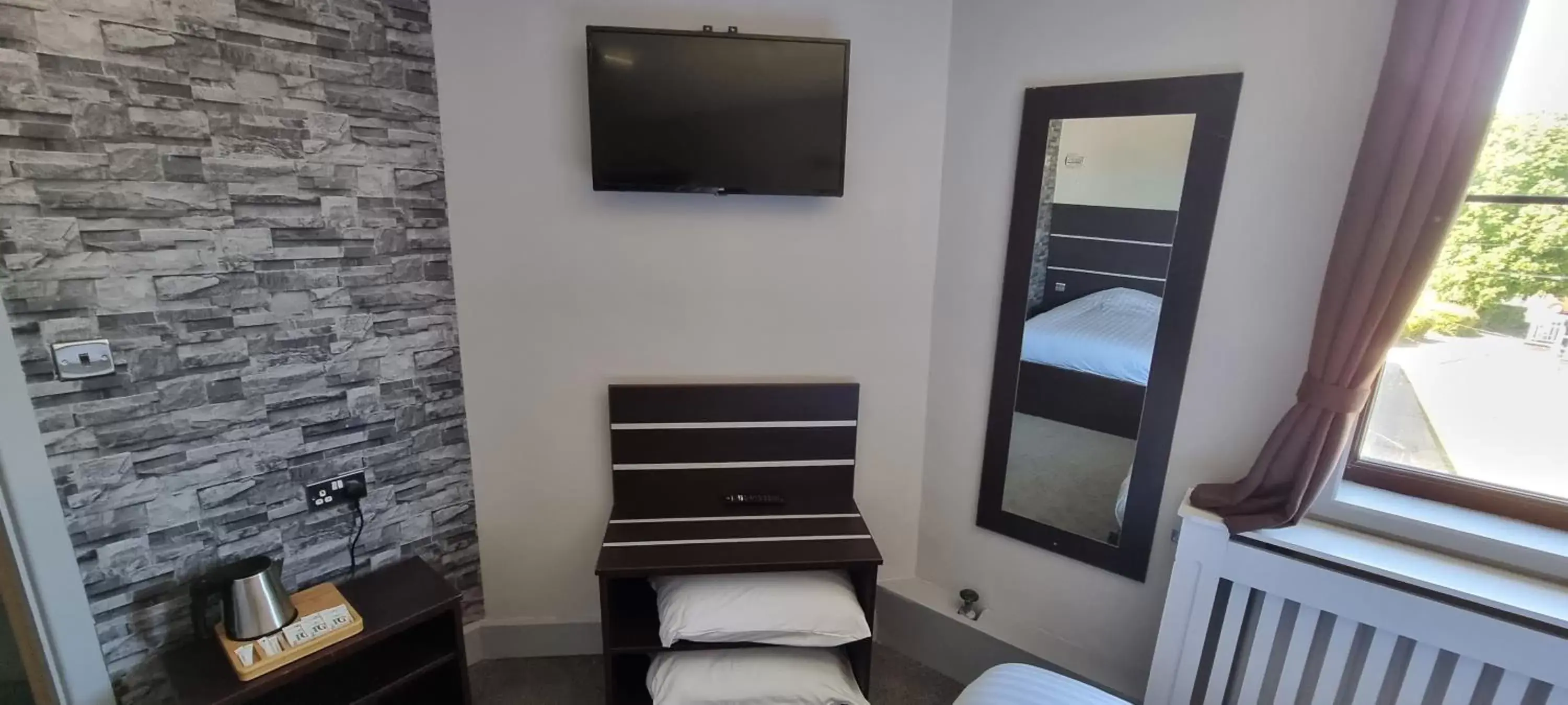 Double Room - Disability Access in Best Western Ebbw Vale Double Room - Disability Access in Best Western Ebbw Vale