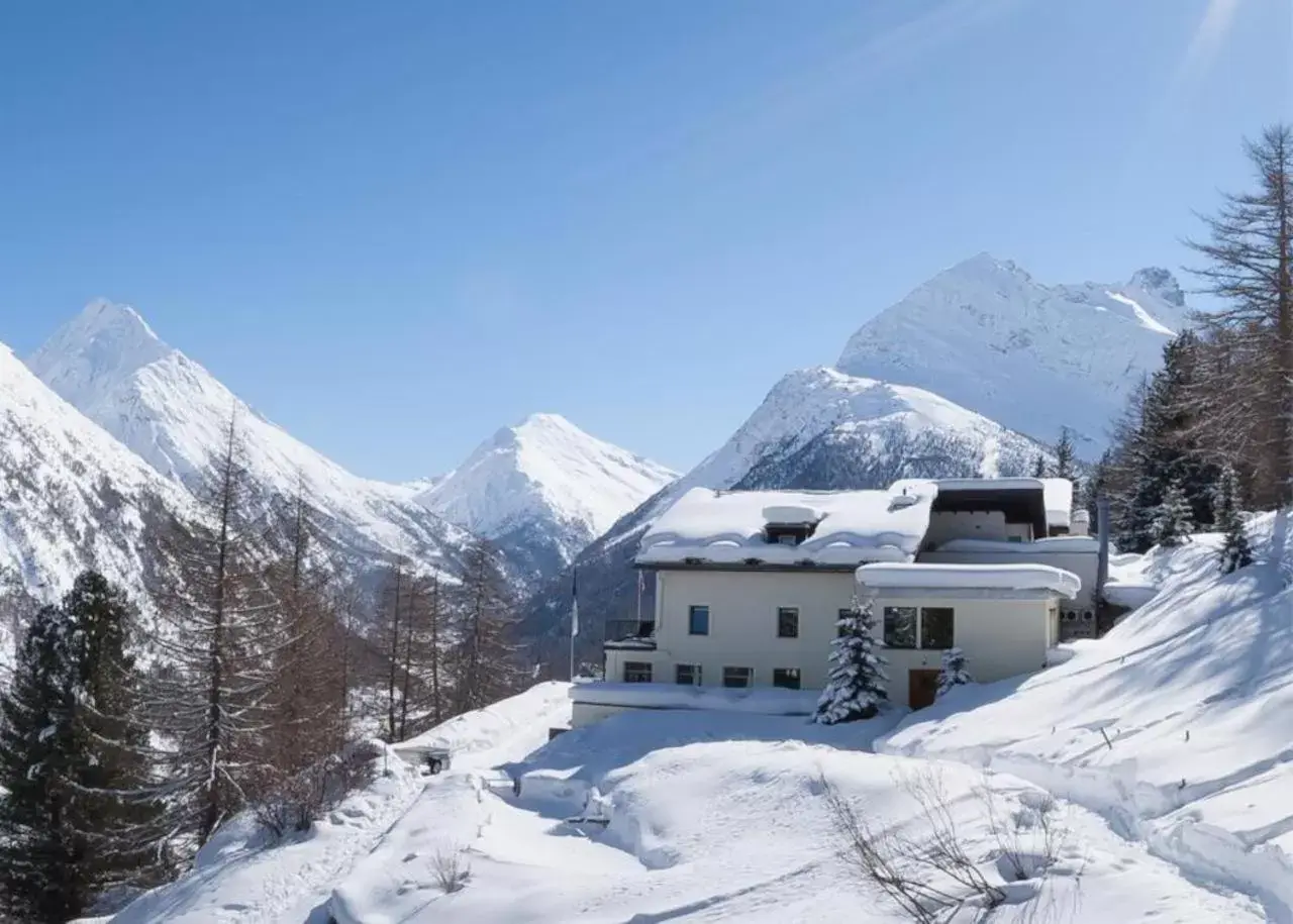 Property building, Winter in Waldhotel Fletschhorn Saas-Fee Property building, Winter in Waldhotel Fletschhorn Saas-Fee