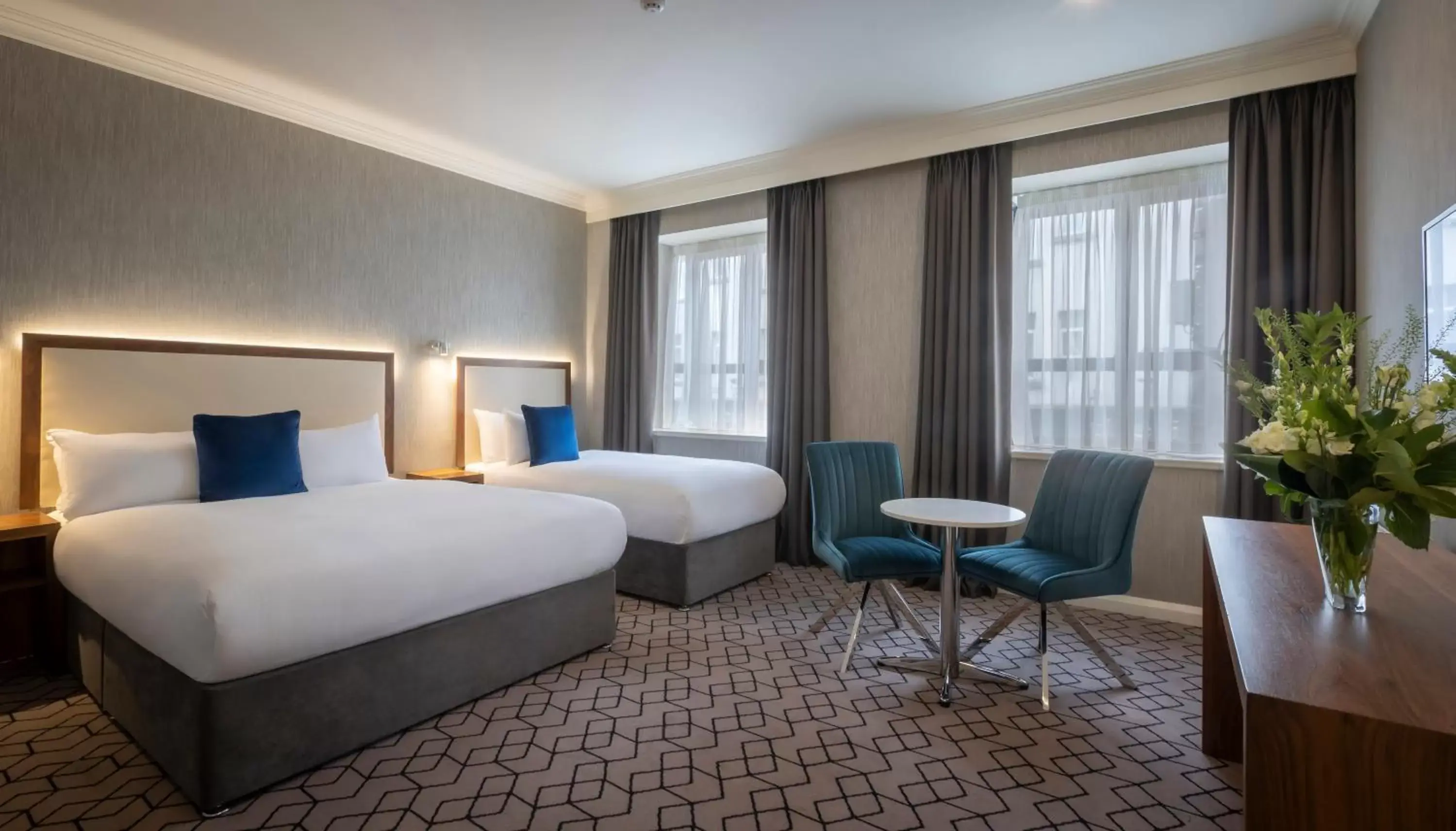 Double and Single Room in Eyre Square Hotel Double and Single Room in Eyre Square Hotel